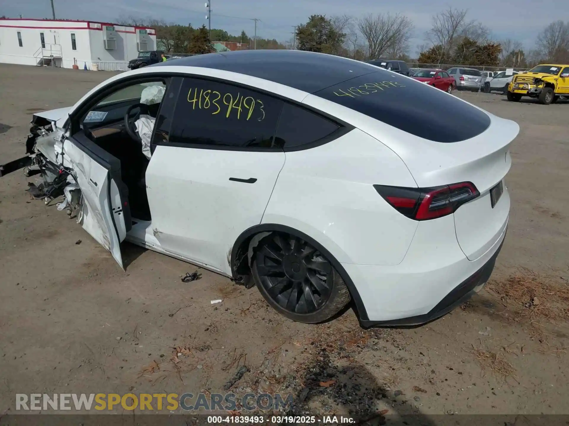3 Photograph of a damaged car 7SAYGDEE3RA258490 TESLA MODEL Y 2024