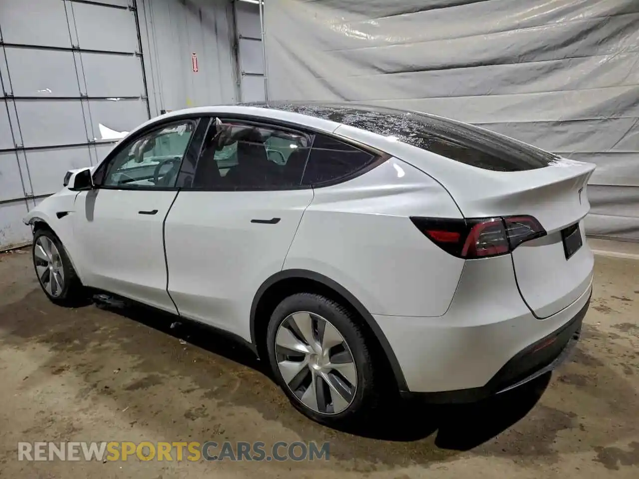 2 Photograph of a damaged car 7SAYGDEE3RA280862 TESLA MODEL Y 2024