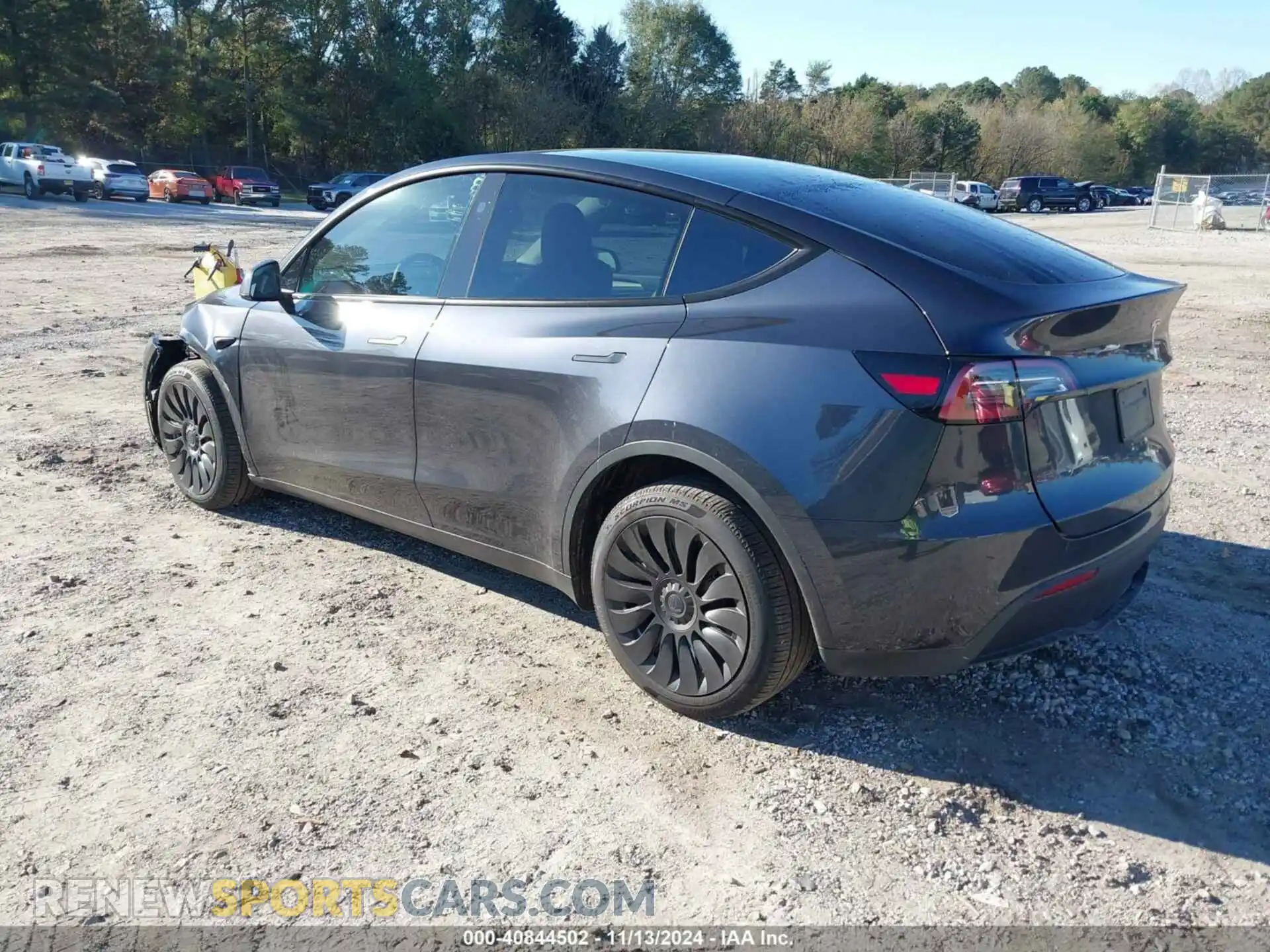 3 Photograph of a damaged car 7SAYGDEE3RA283244 TESLA MODEL Y 2024