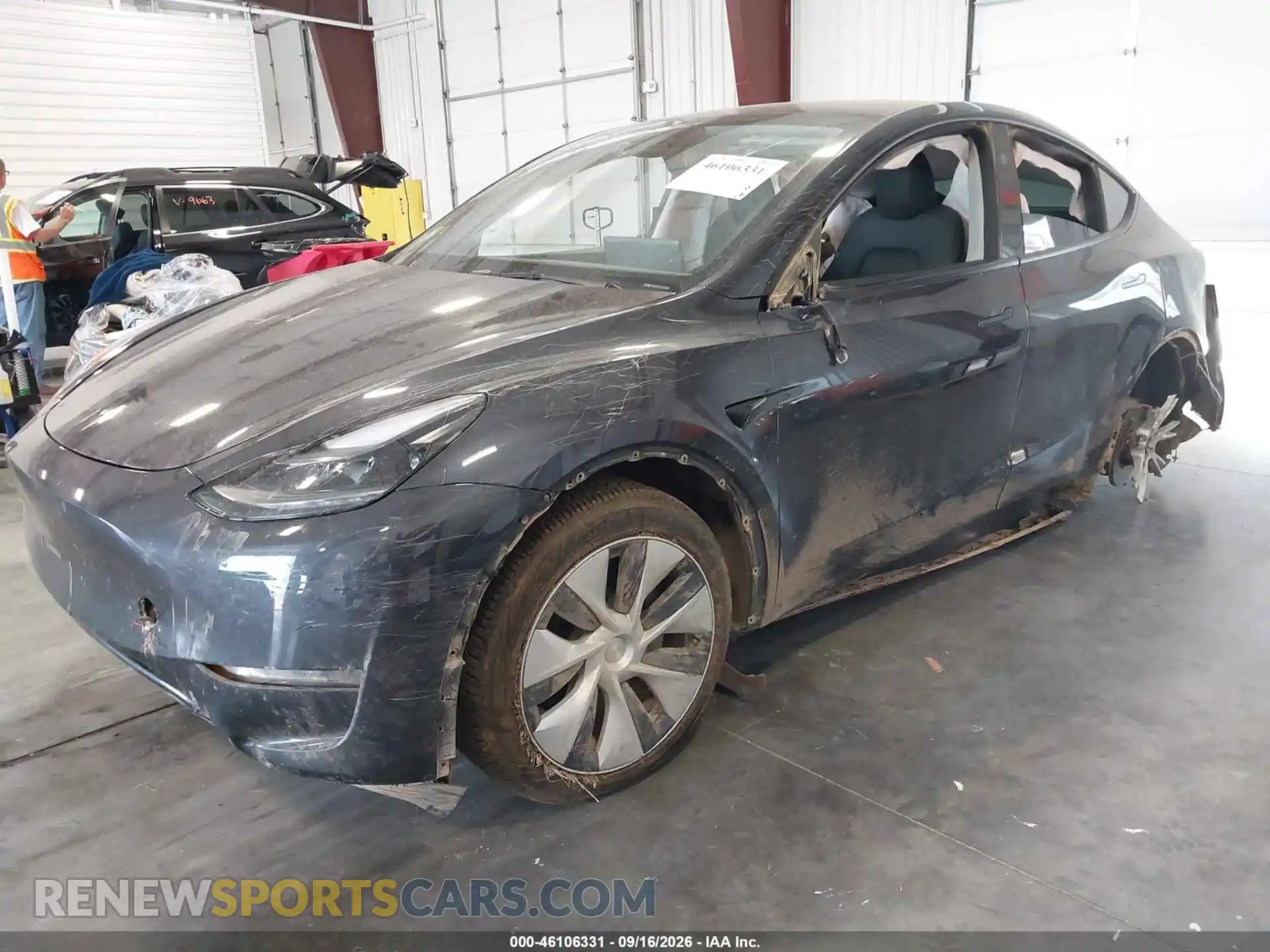 2 Photograph of a damaged car 7SAYGDEE3RA287651 TESLA MODEL Y 2024