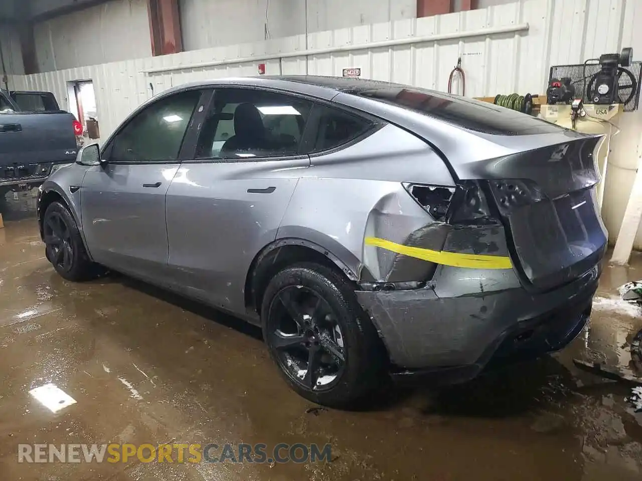 2 Фотография поврежденного автомобиля 7SAYGDEE3RA288234 TESLA MODEL Y 2024