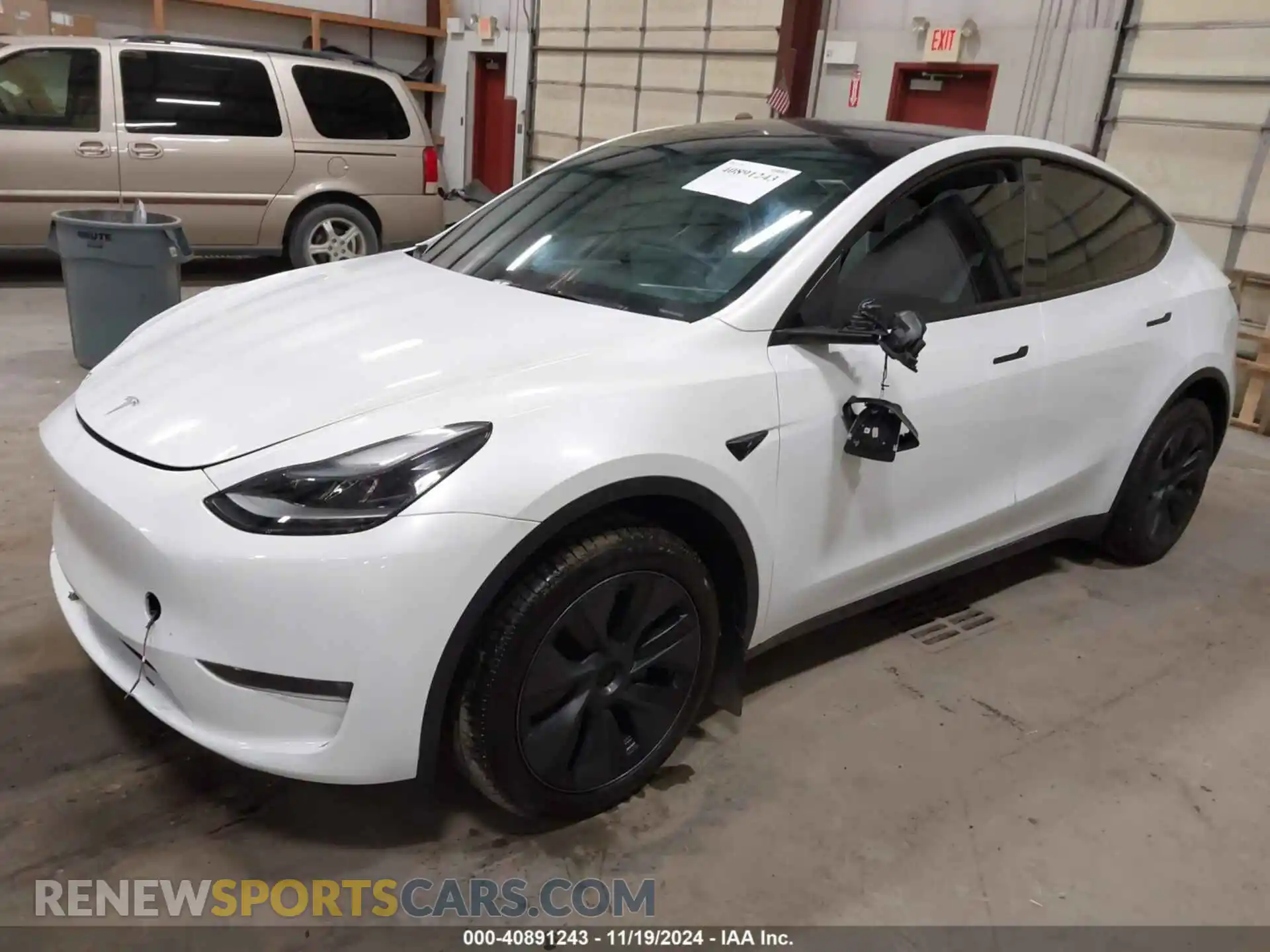 2 Photograph of a damaged car 7SAYGDEE3RA301337 TESLA MODEL Y 2024