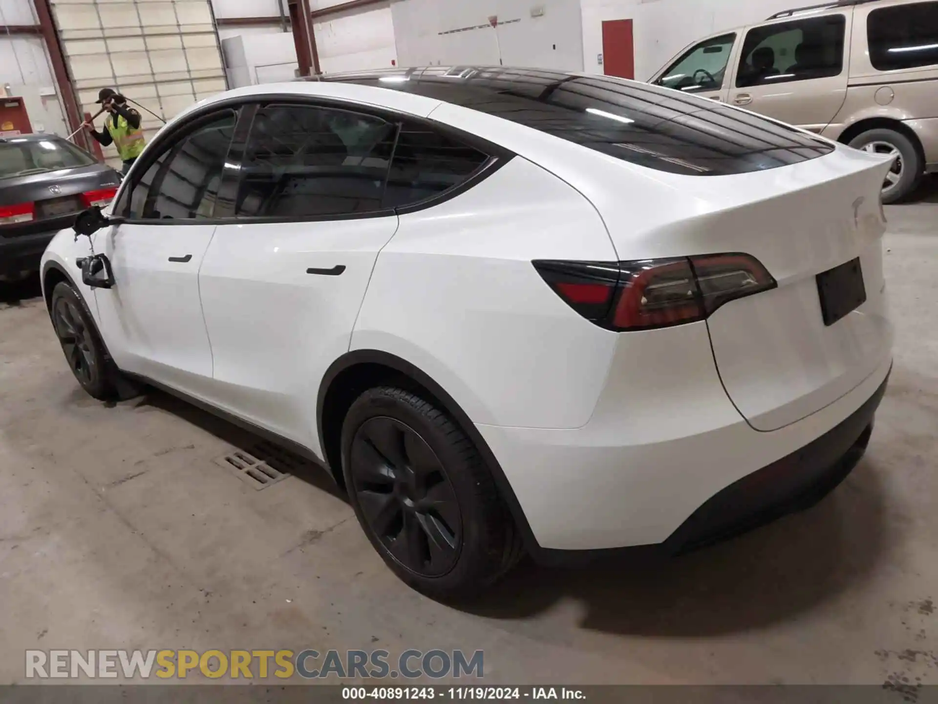 3 Photograph of a damaged car 7SAYGDEE3RA301337 TESLA MODEL Y 2024