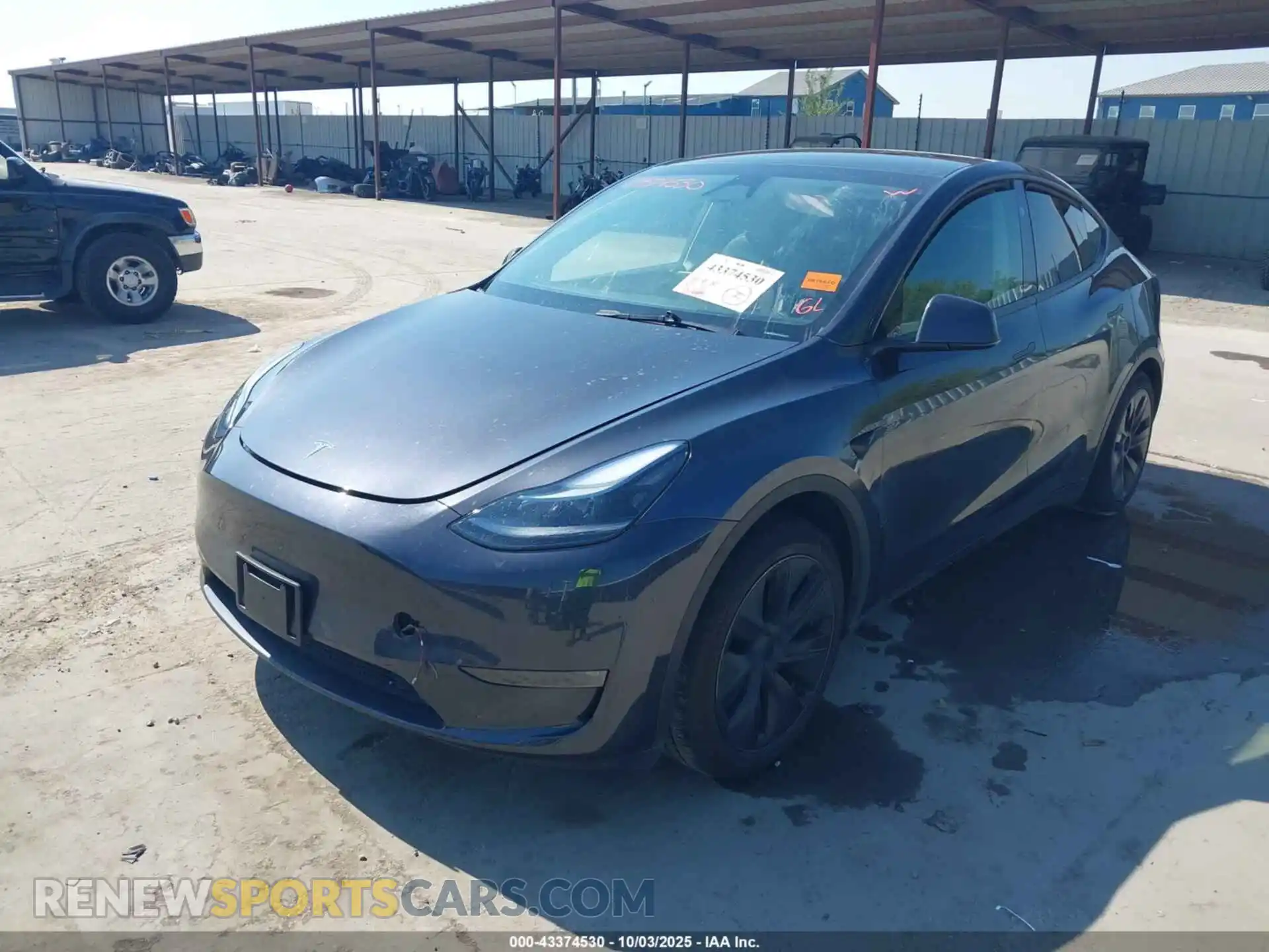 2 Photograph of a damaged car 7SAYGDEE3RA317084 TESLA MODEL Y 2024
