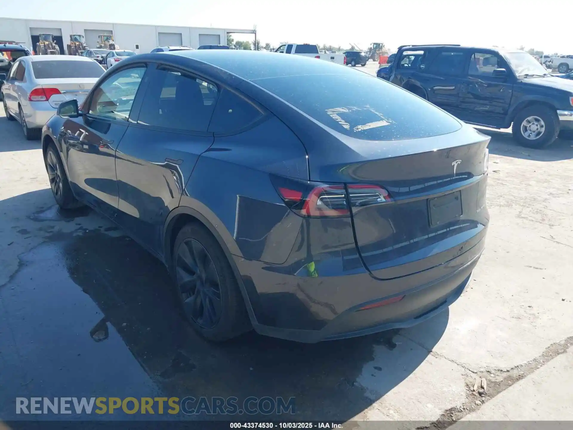 3 Photograph of a damaged car 7SAYGDEE3RA317084 TESLA MODEL Y 2024