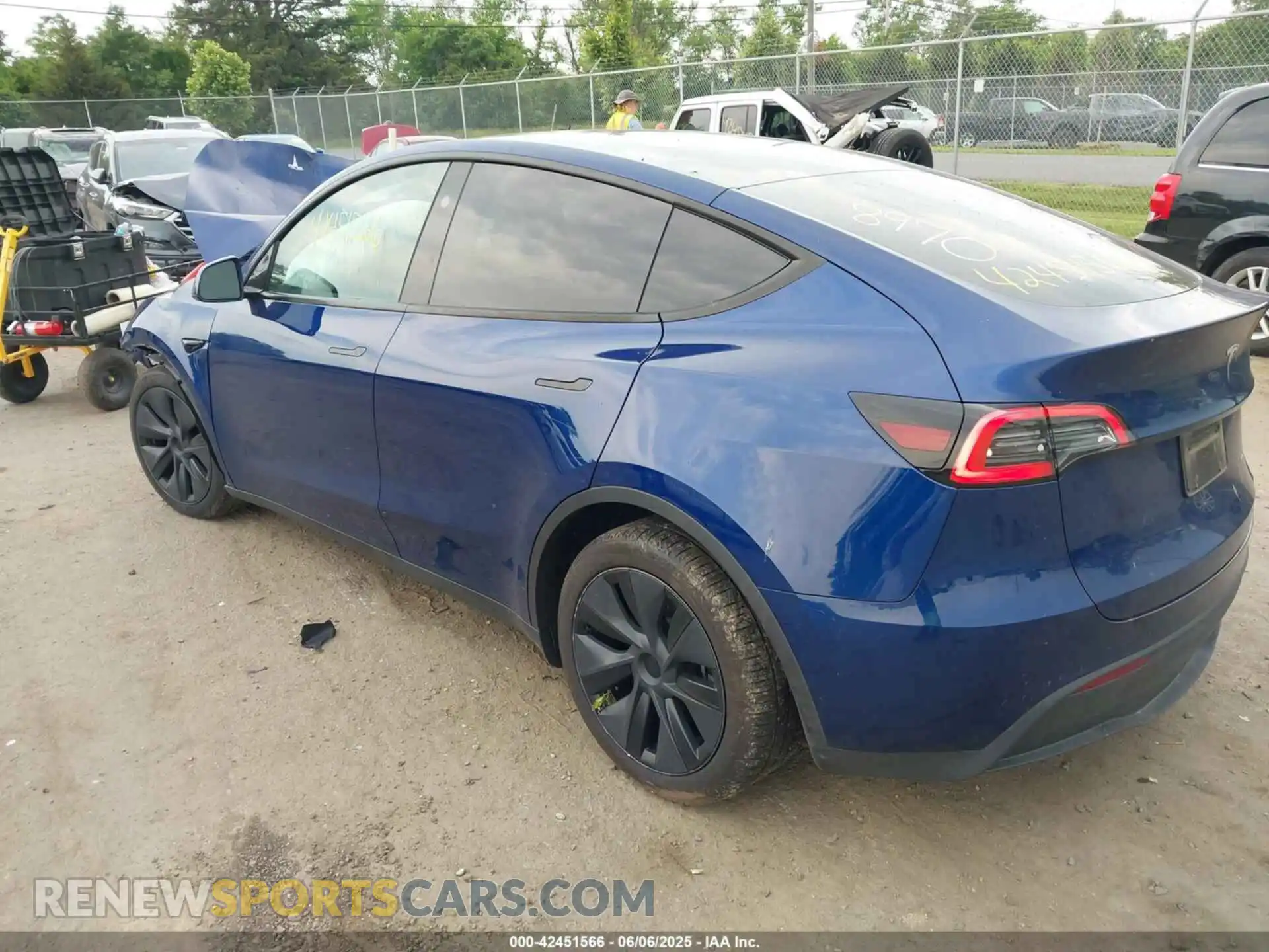 3 Photograph of a damaged car 7SAYGDEE3RA324648 TESLA MODEL Y 2024