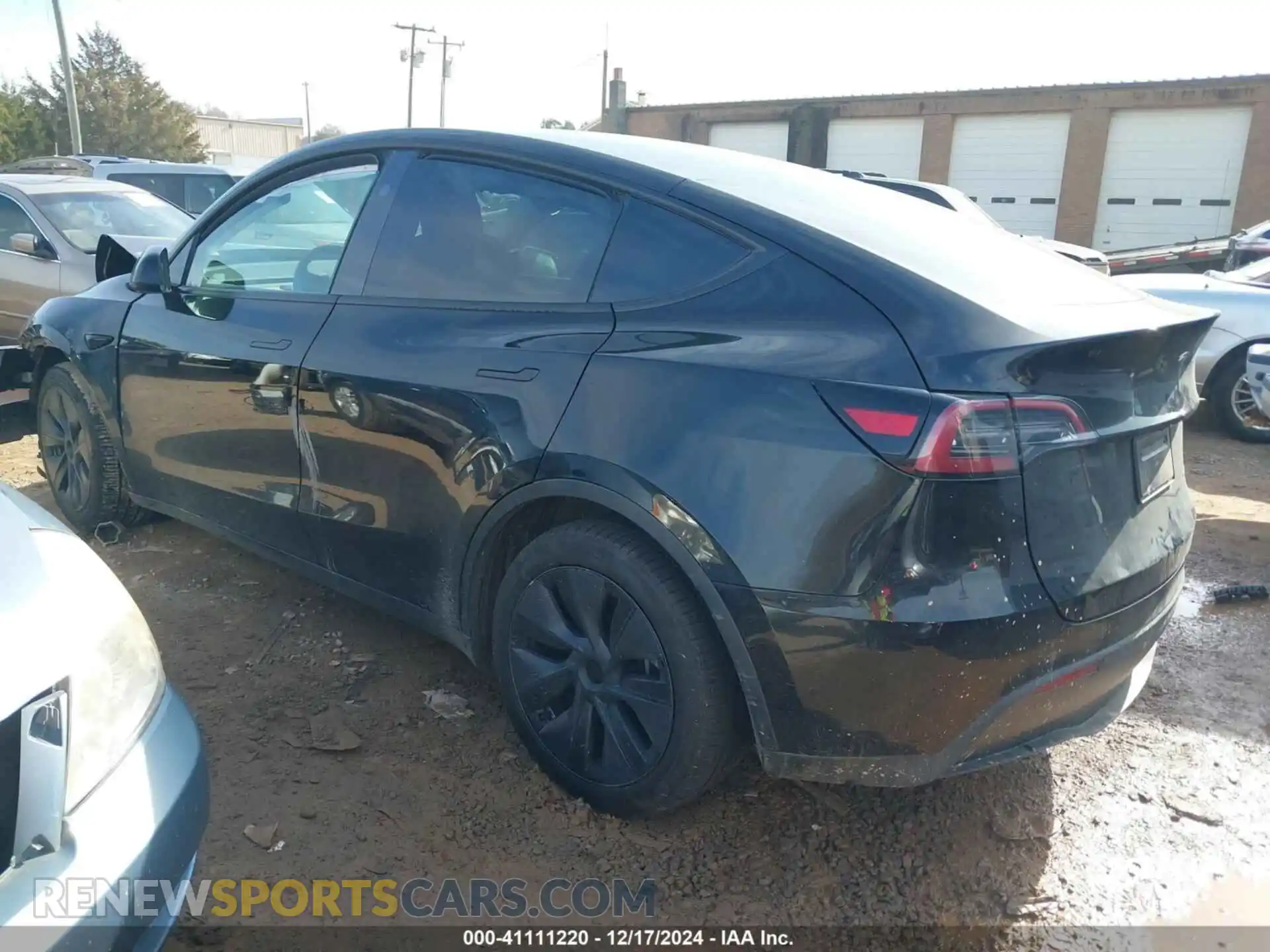 3 Photograph of a damaged car 7SAYGDEE3RA329560 TESLA MODEL Y 2024