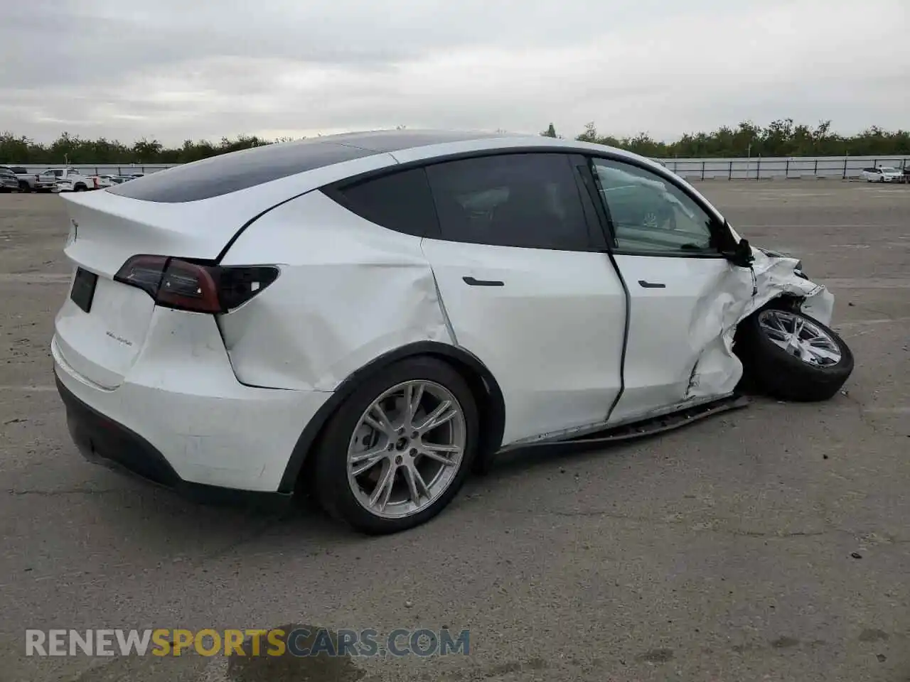 3 Photograph of a damaged car 7SAYGDEE3RF031559 TESLA MODEL Y 2024