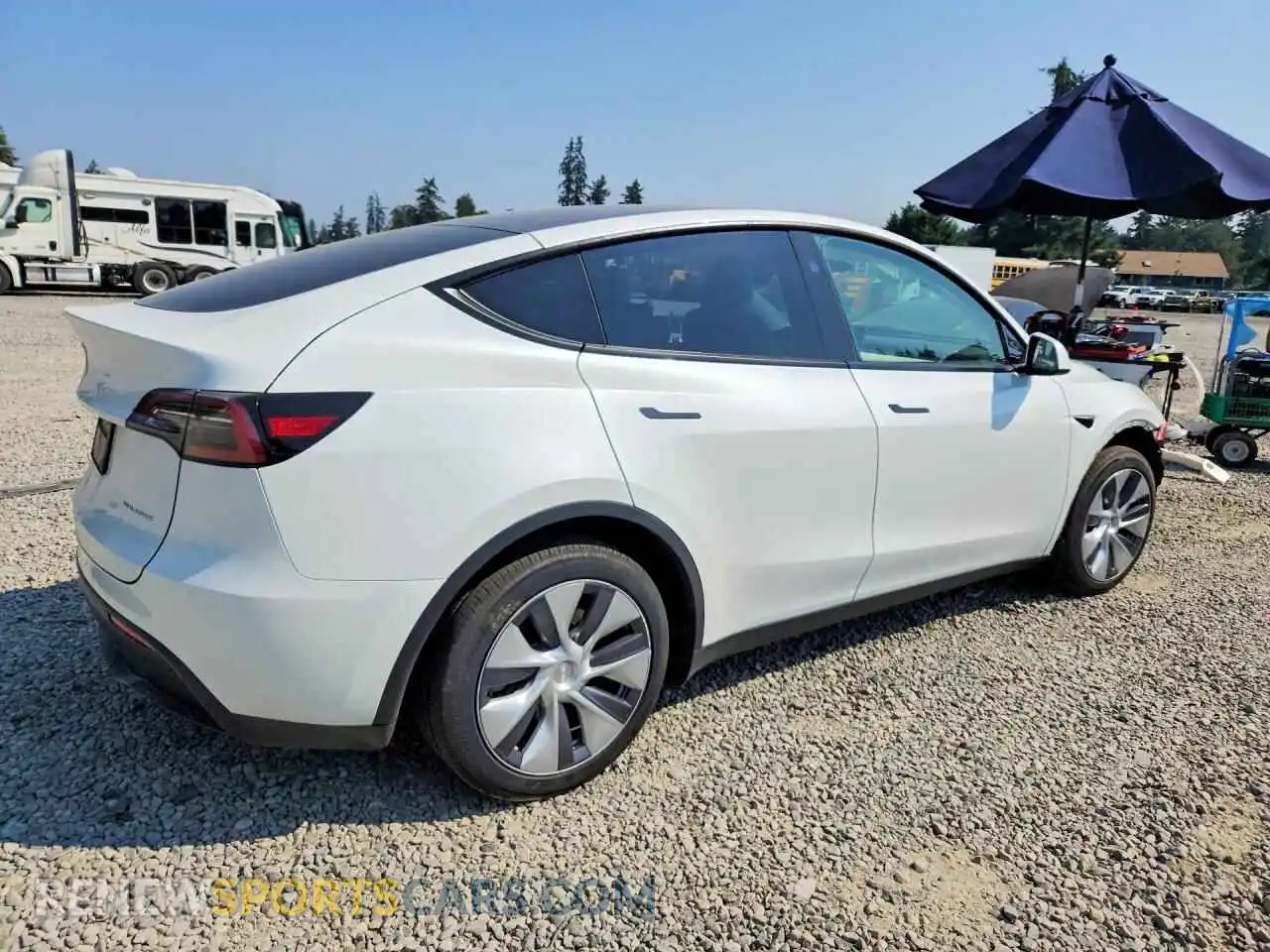 3 Photograph of a damaged car 7SAYGDEE3RF075495 TESLA MODEL Y 2024