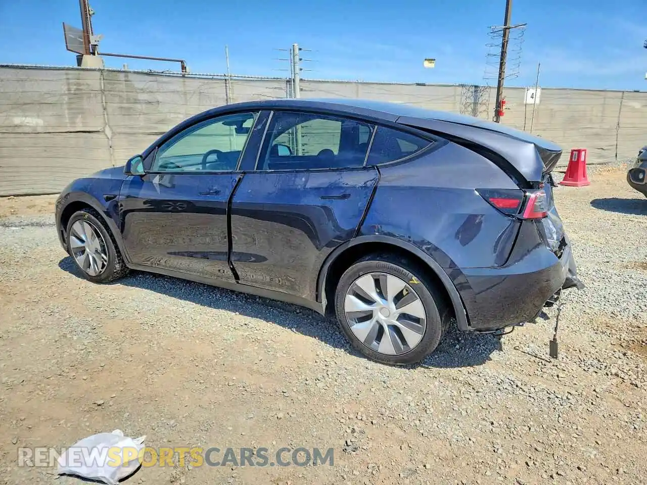 2 Photograph of a damaged car 7SAYGDEE3RF081569 TESLA MODEL Y 2024