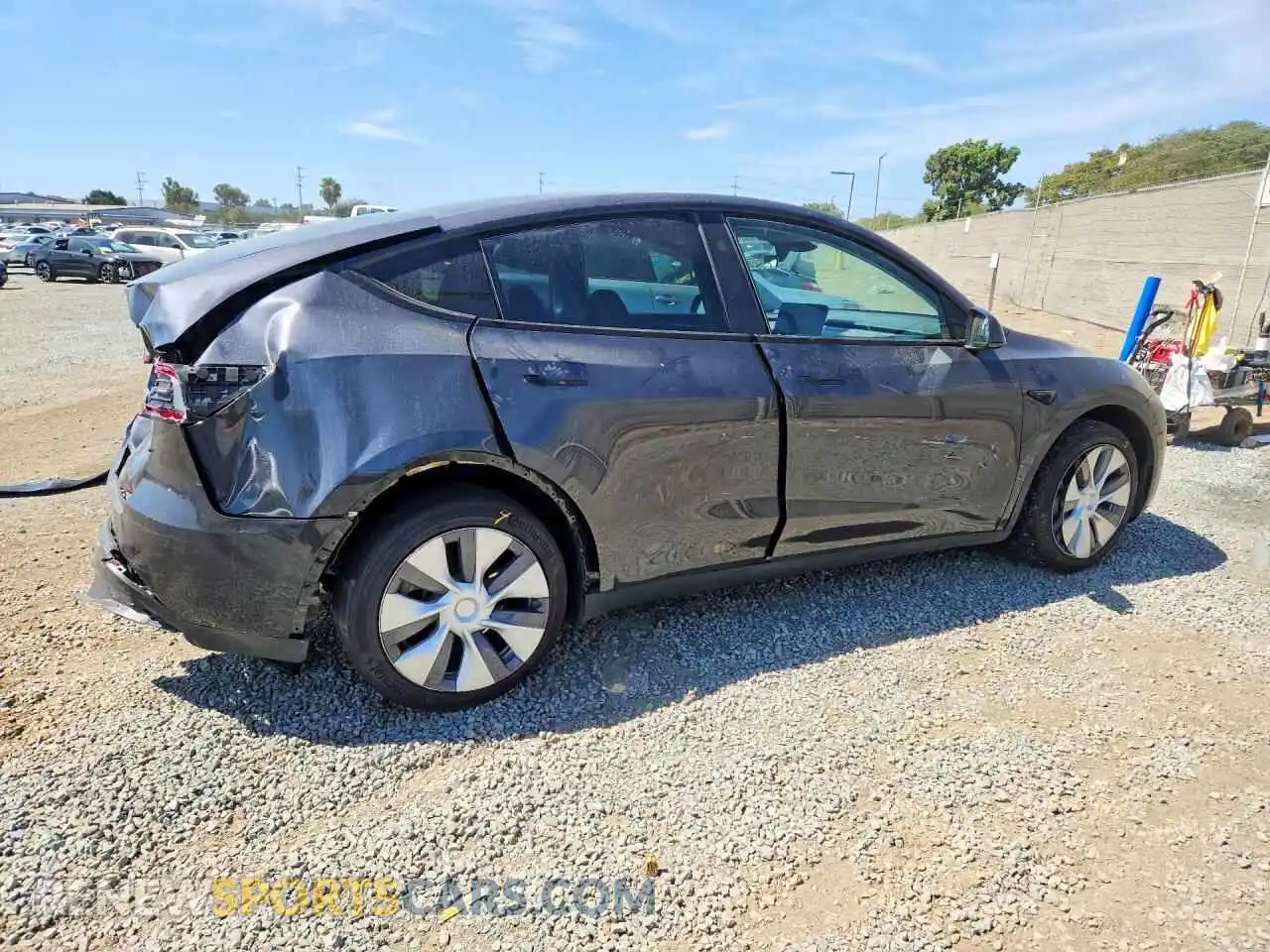 3 Photograph of a damaged car 7SAYGDEE3RF081569 TESLA MODEL Y 2024