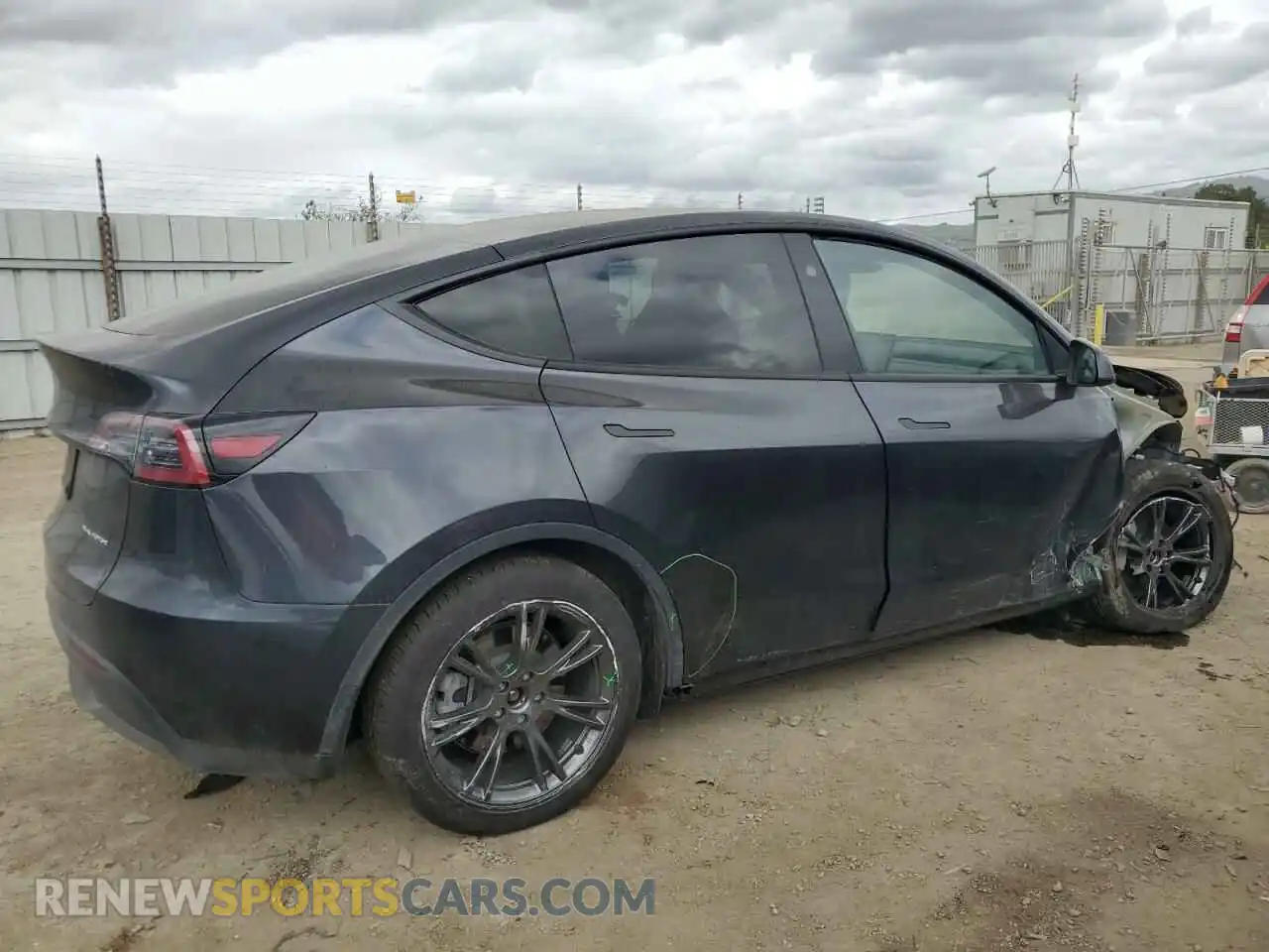 3 Photograph of a damaged car 7SAYGDEE3RF117910 TESLA MODEL Y 2024