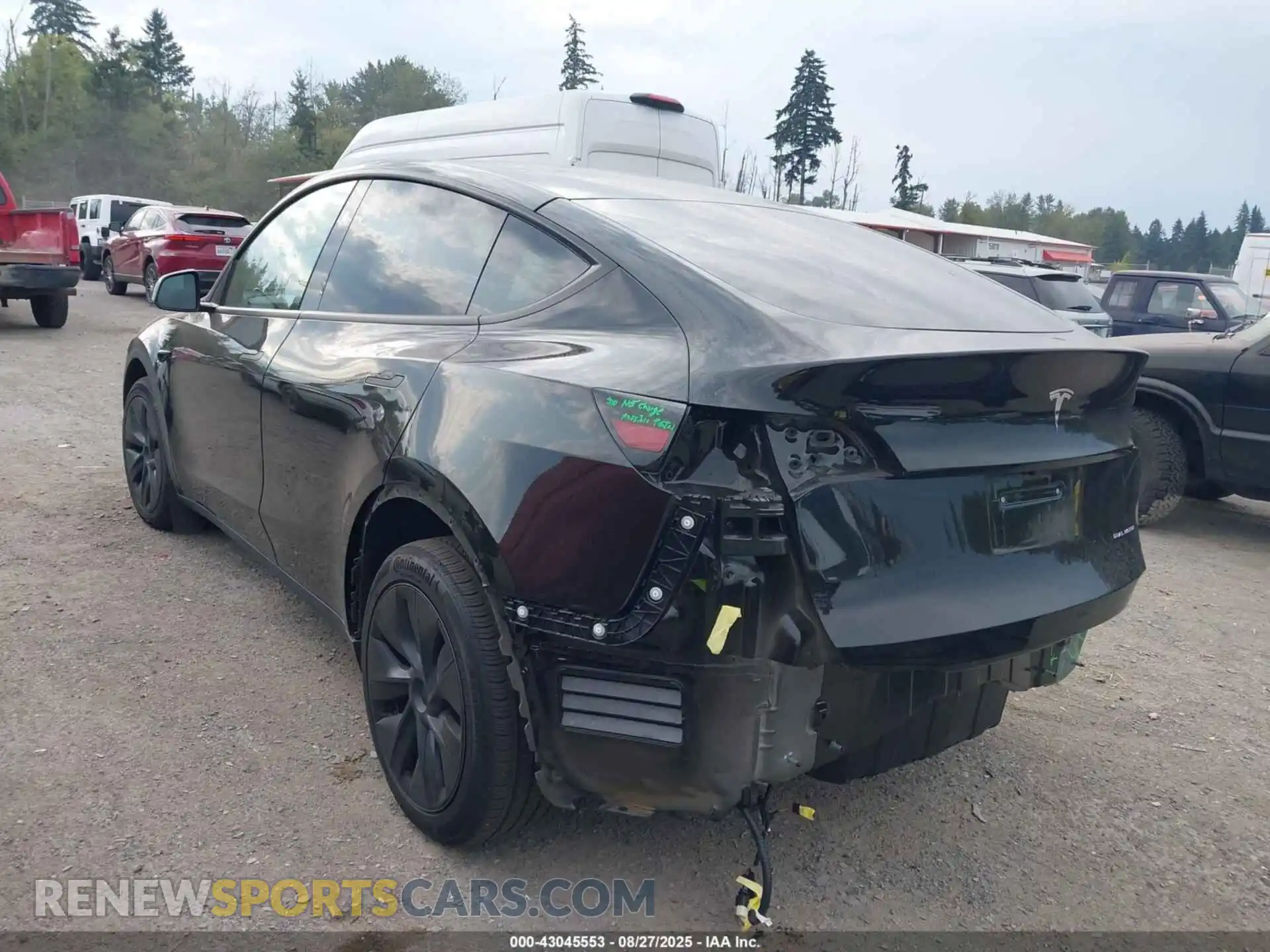3 Photograph of a damaged car 7SAYGDEE3RF165570 TESLA MODEL Y 2024