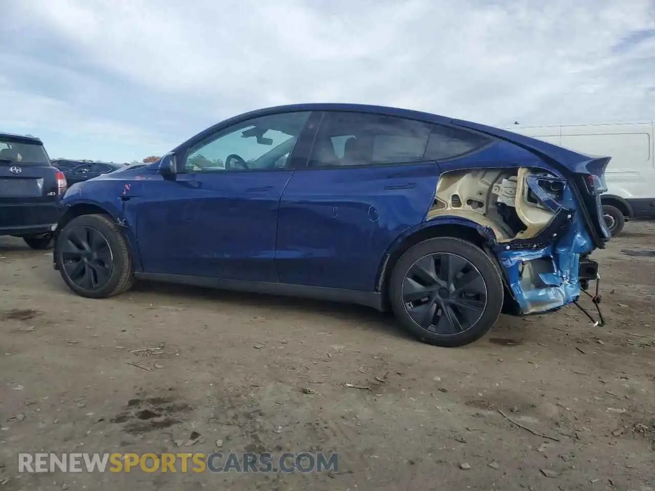 2 Photograph of a damaged car 7SAYGDEE3RF167870 TESLA MODEL Y 2024