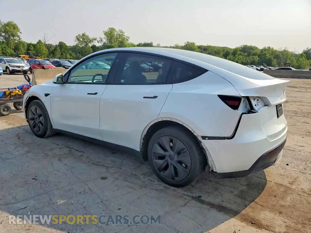 2 Photograph of a damaged car 7SAYGDEE3RF168310 TESLA MODEL Y 2024