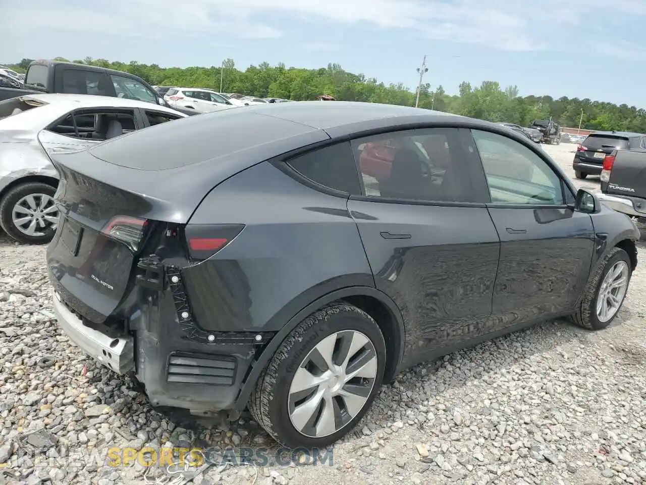 3 Photograph of a damaged car 7SAYGDEE3RF994087 TESLA MODEL Y 2024