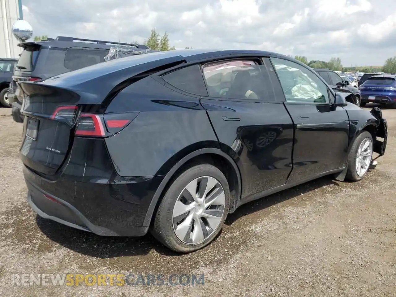 3 Photograph of a damaged car 7SAYGDEE3RF994171 TESLA MODEL Y 2024