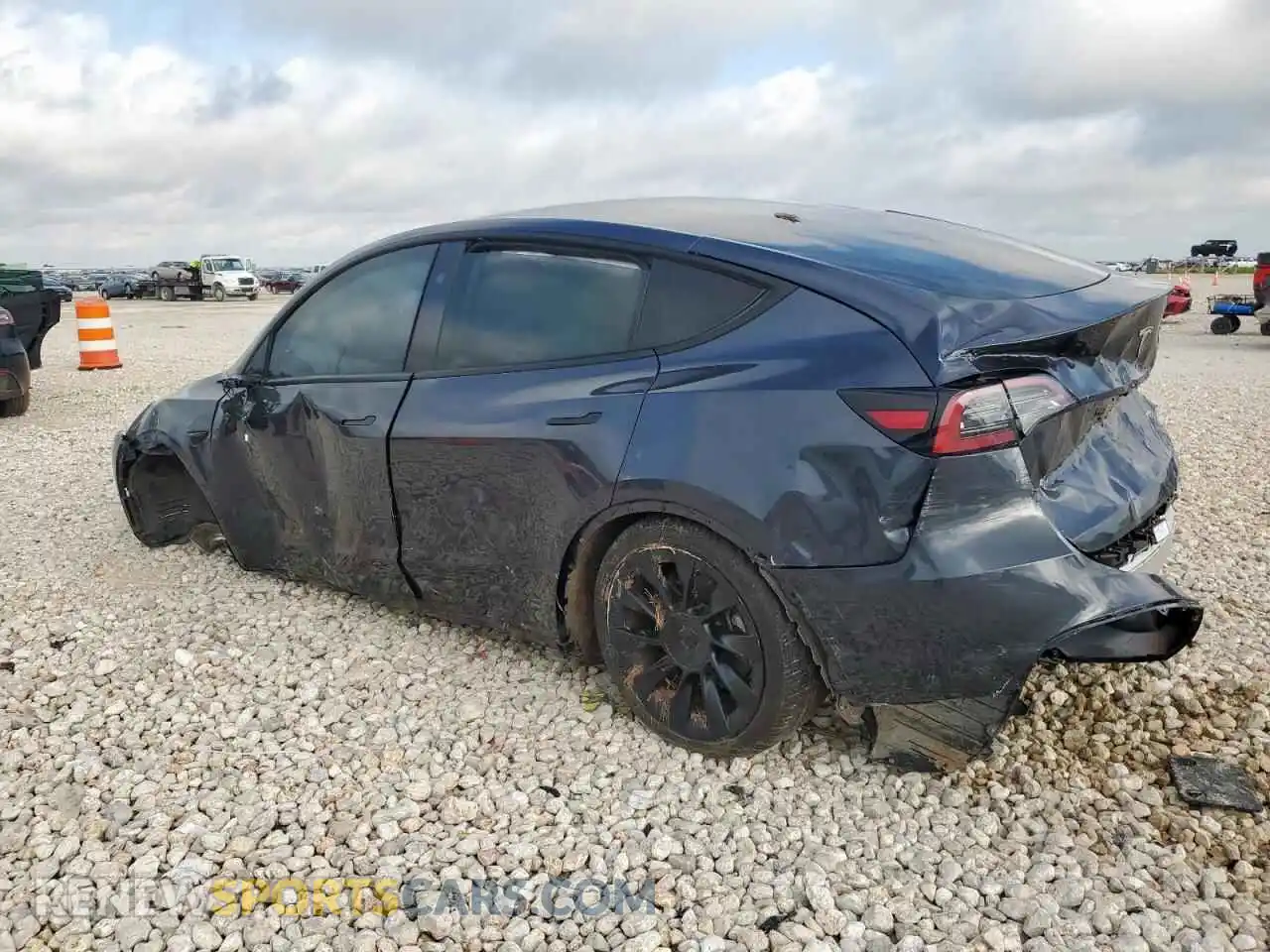 2 Фотография поврежденного автомобиля 7SAYGDEE4RA233162 TESLA MODEL Y 2024
