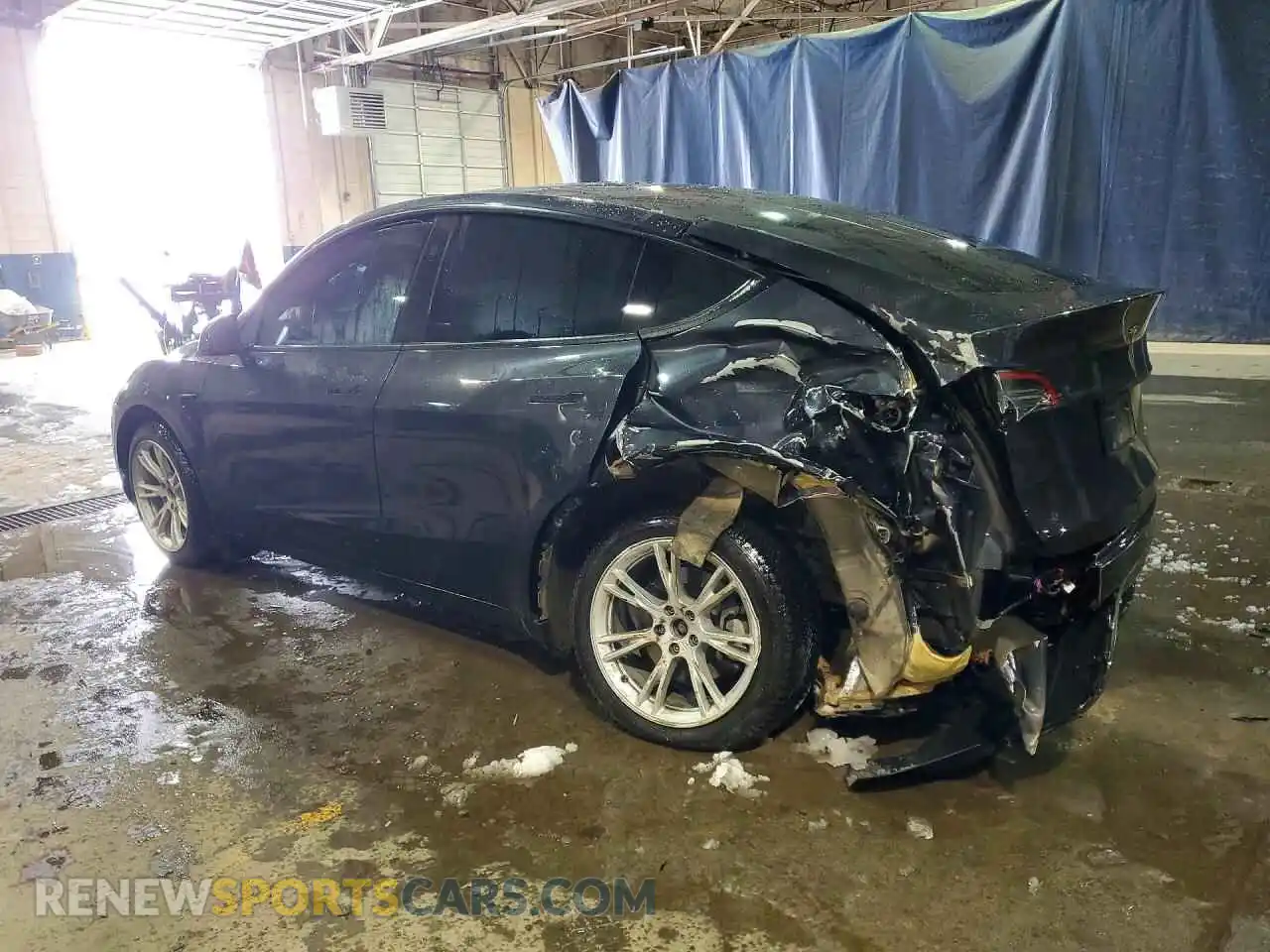 2 Photograph of a damaged car 7SAYGDEE4RA270289 TESLA MODEL Y 2024