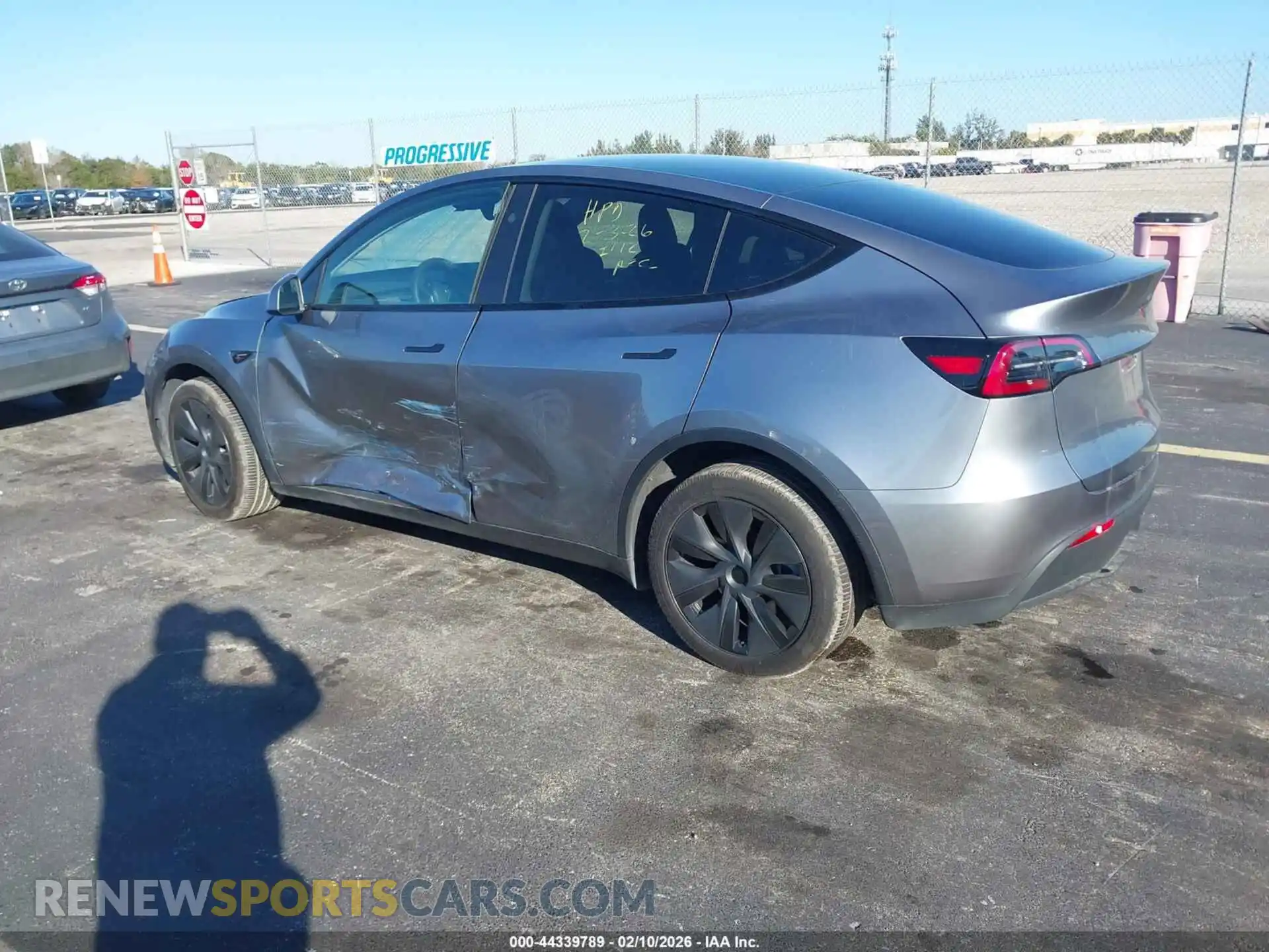 3 Photograph of a damaged car 7SAYGDEE4RA306224 TESLA MODEL Y 2024