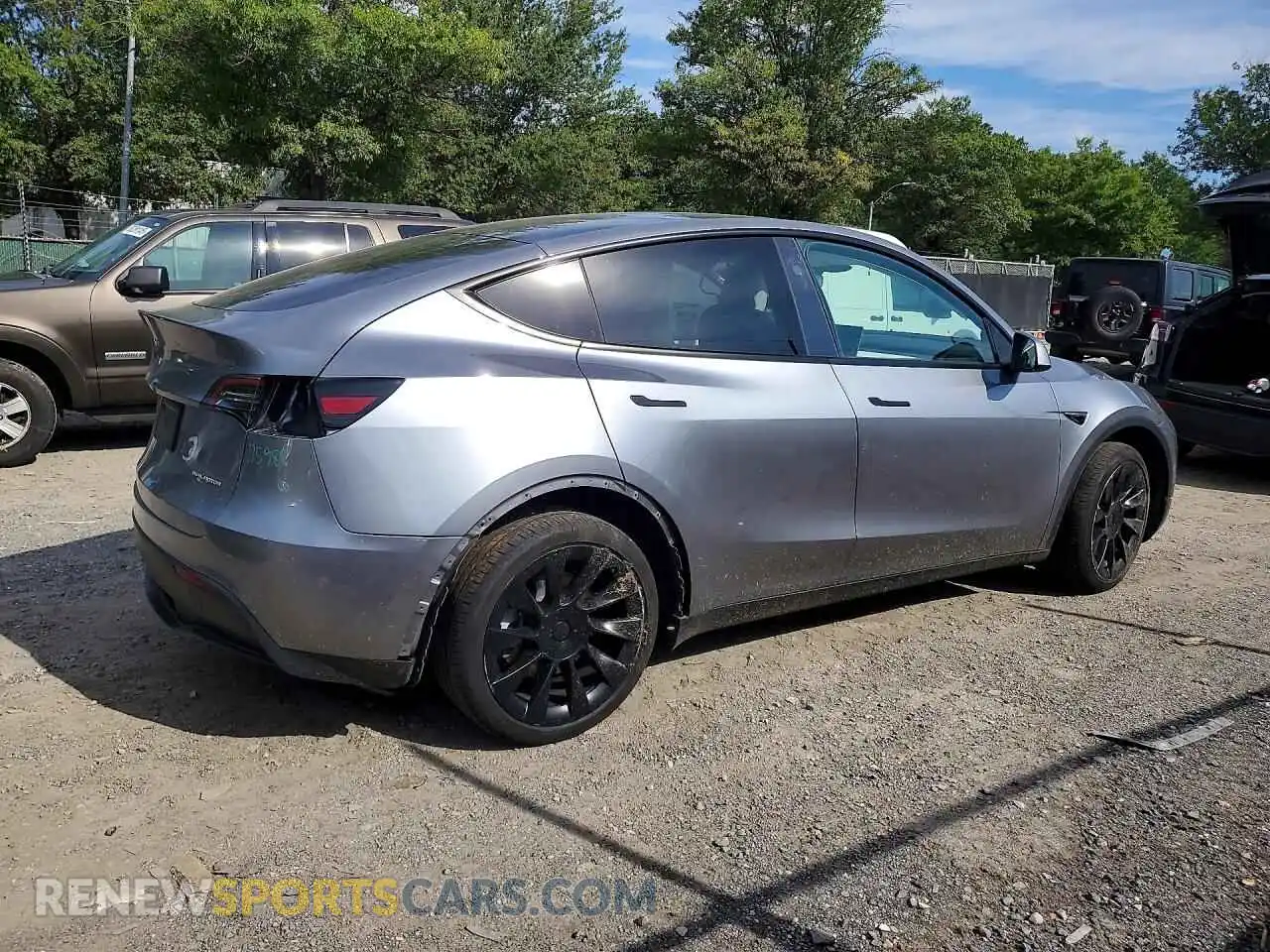 3 Photograph of a damaged car 7SAYGDEE4RA332449 TESLA MODEL Y 2024