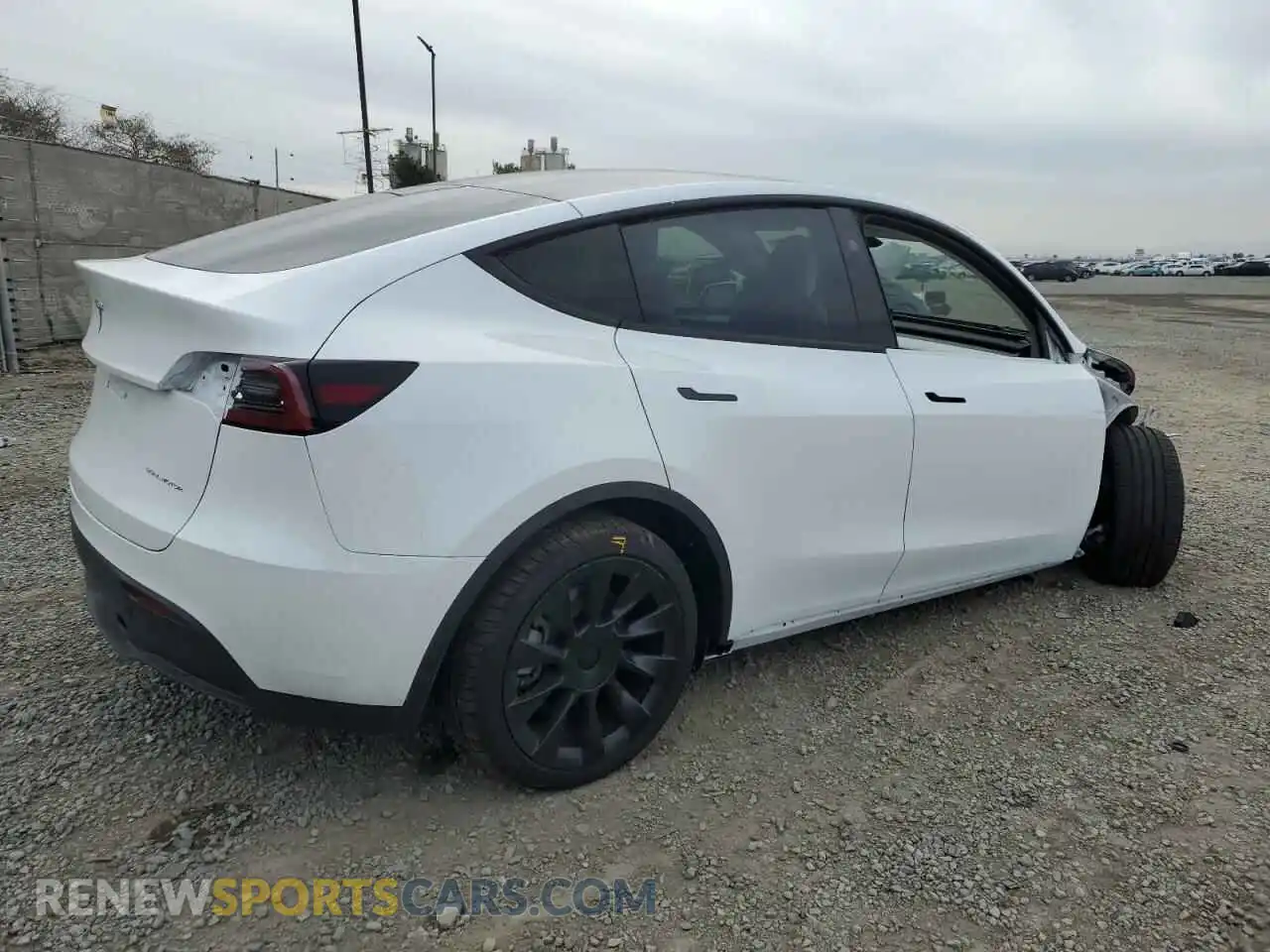 3 Photograph of a damaged car 7SAYGDEE4RF082262 TESLA MODEL Y 2024