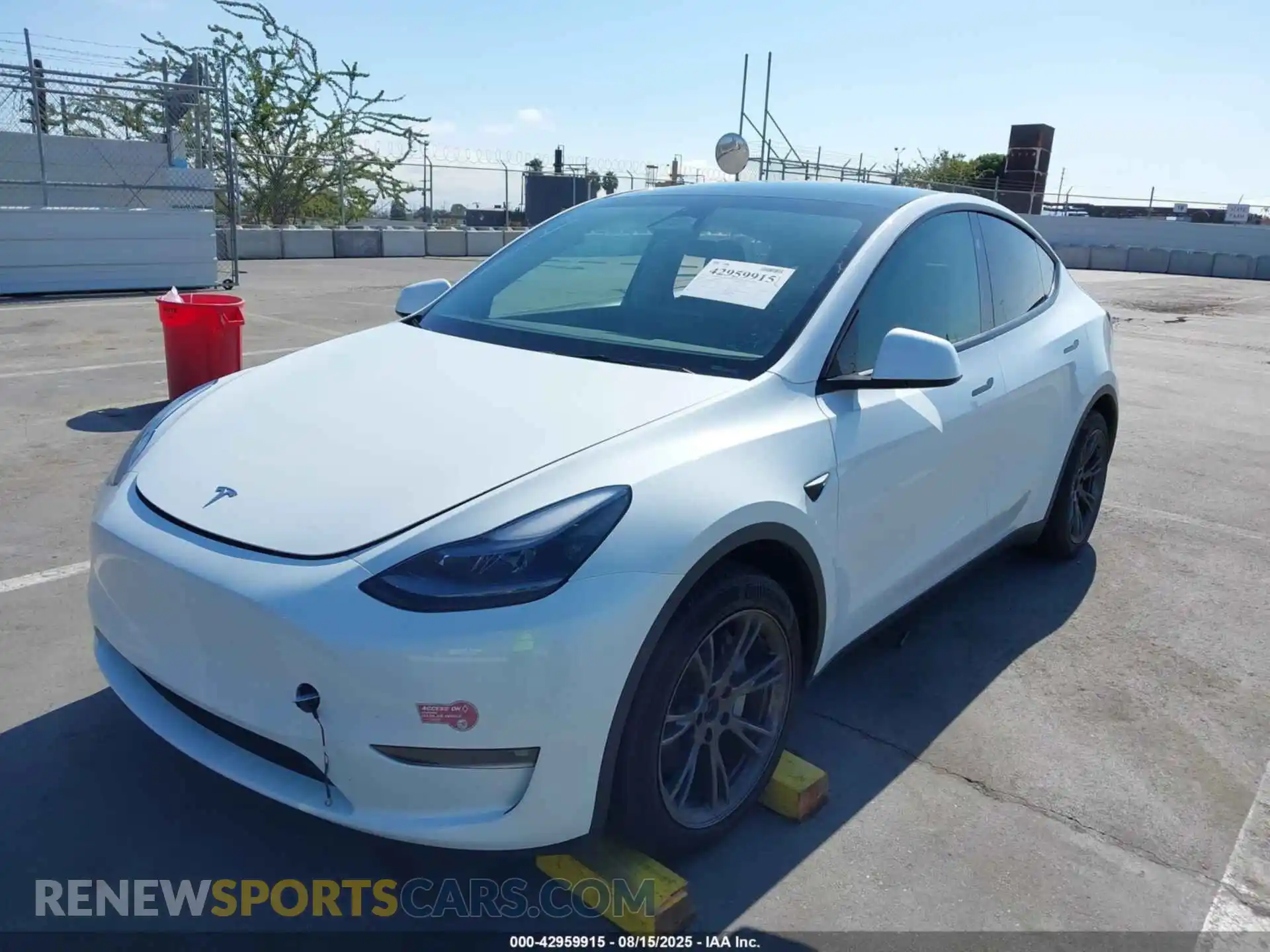 2 Photograph of a damaged car 7SAYGDEE4RF151287 TESLA MODEL Y 2024