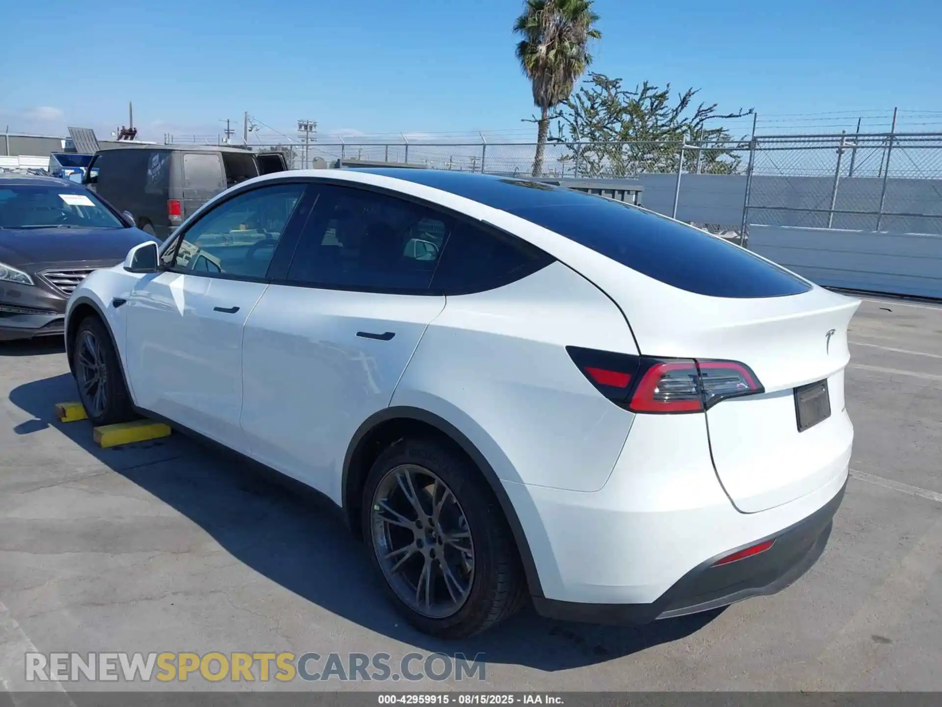 3 Photograph of a damaged car 7SAYGDEE4RF151287 TESLA MODEL Y 2024