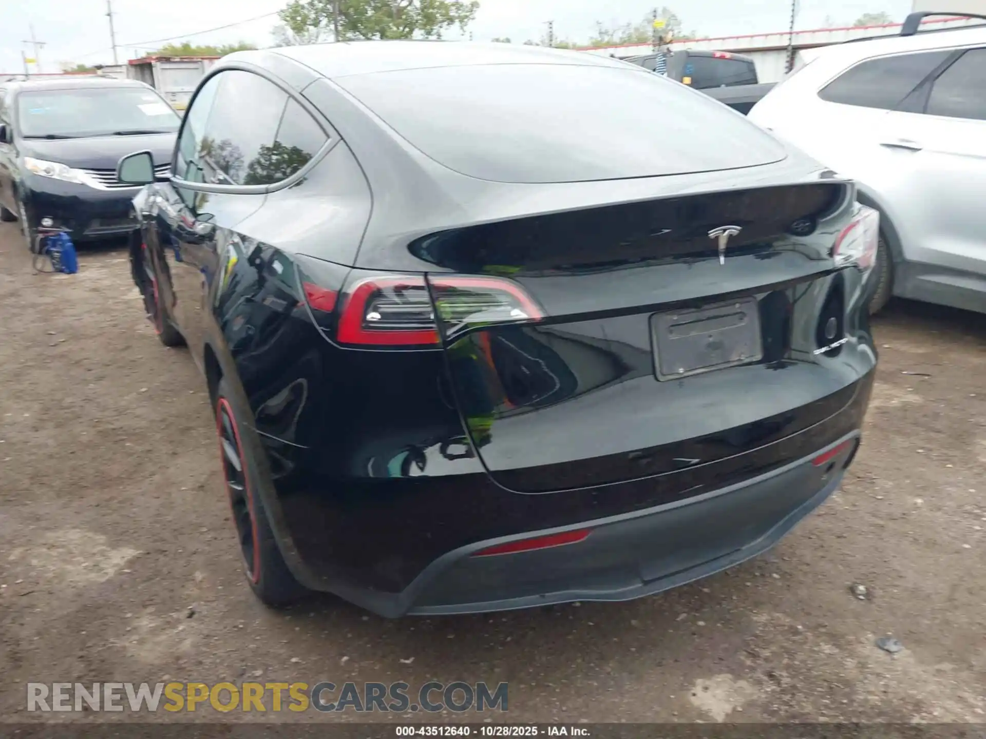 3 Photograph of a damaged car 7SAYGDEE4RF159910 TESLA MODEL Y 2024