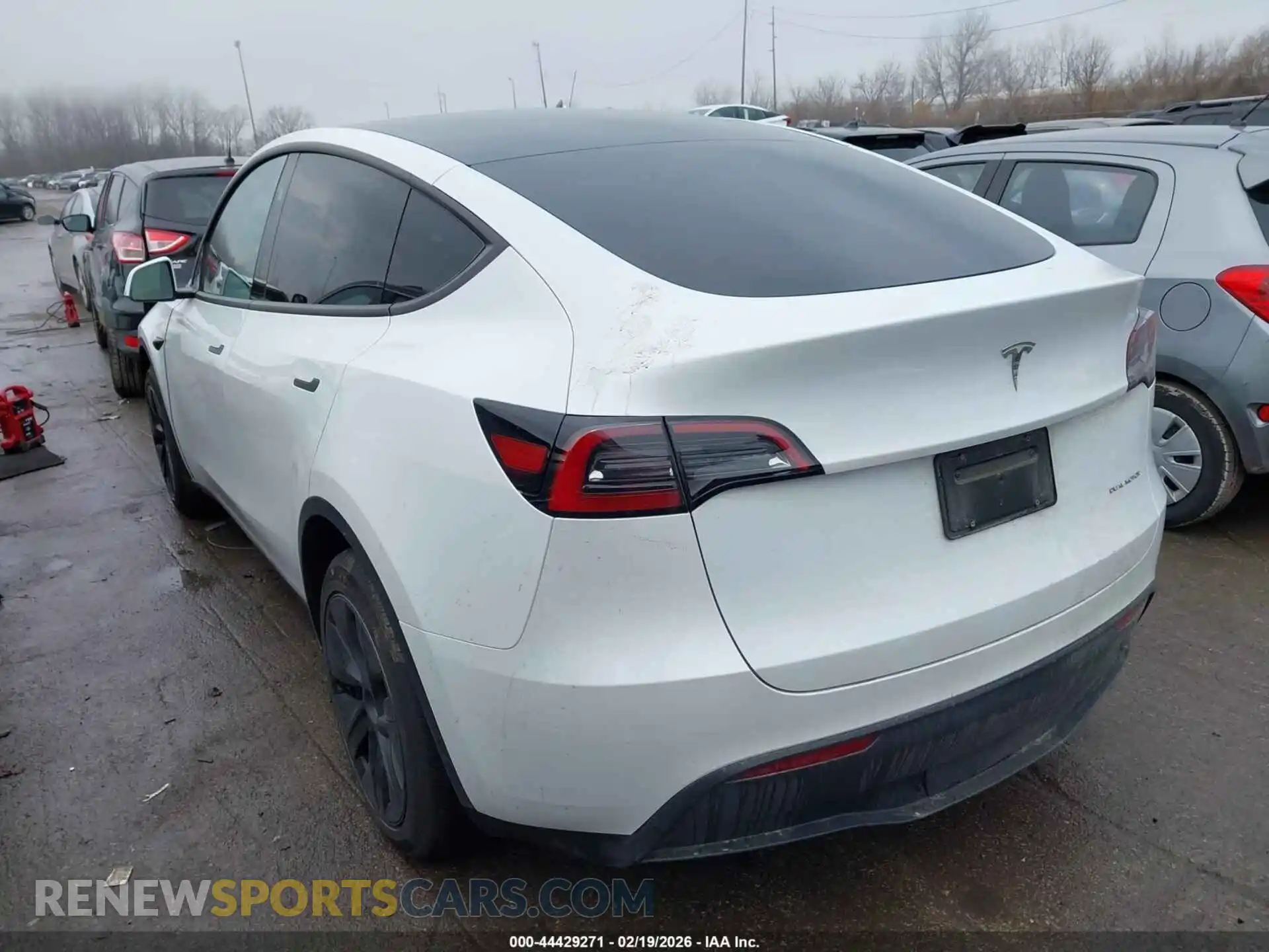 3 Photograph of a damaged car 7SAYGDEE4RF169322 TESLA MODEL Y 2024