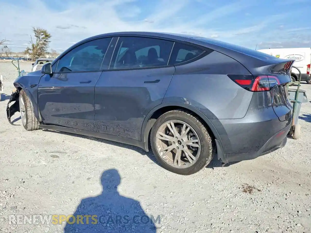 2 Photograph of a damaged car 7SAYGDEE5RA217424 TESLA MODEL Y 2024