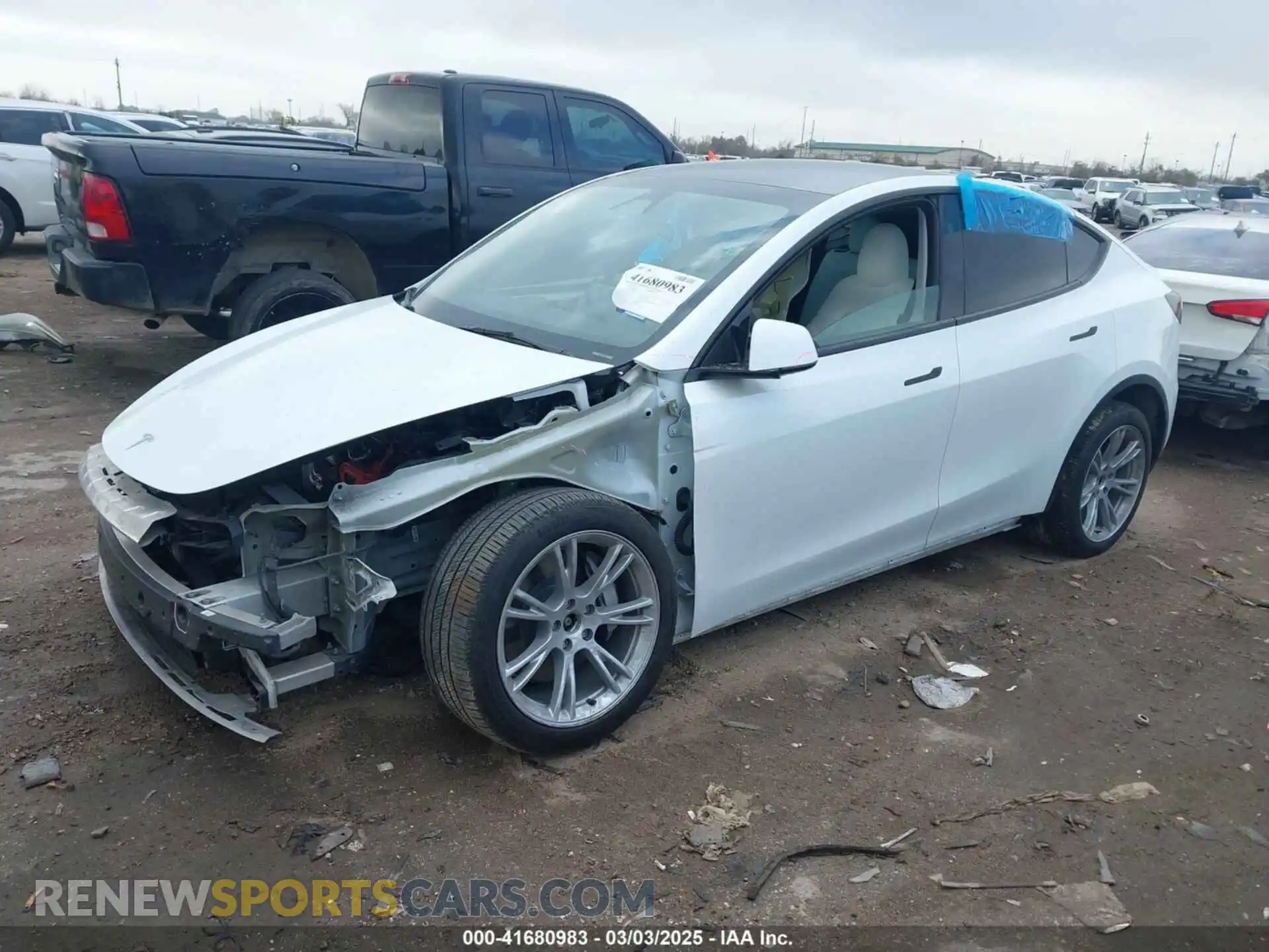 2 Фотография поврежденного автомобиля 7SAYGDEE5RA220498 TESLA MODEL Y 2024