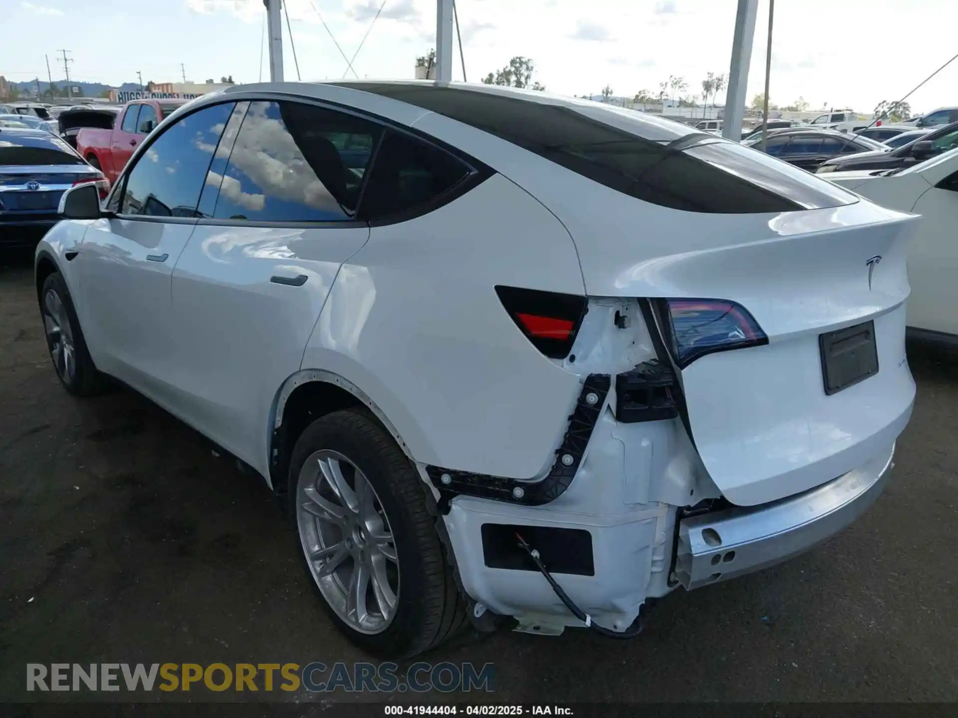 3 Photograph of a damaged car 7SAYGDEE5RA222333 TESLA MODEL Y 2024