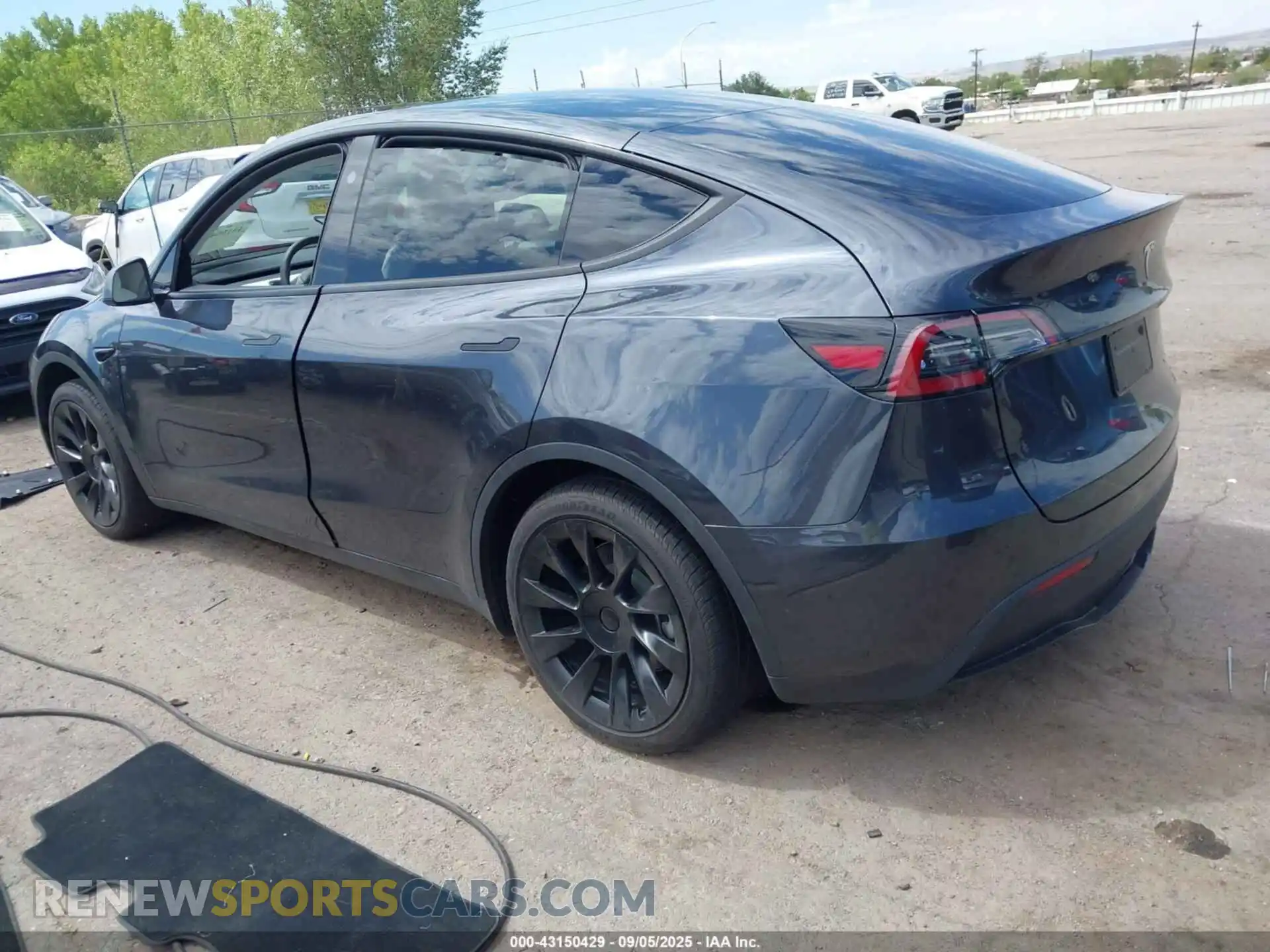 3 Photograph of a damaged car 7SAYGDEE5RA225345 TESLA MODEL Y 2024
