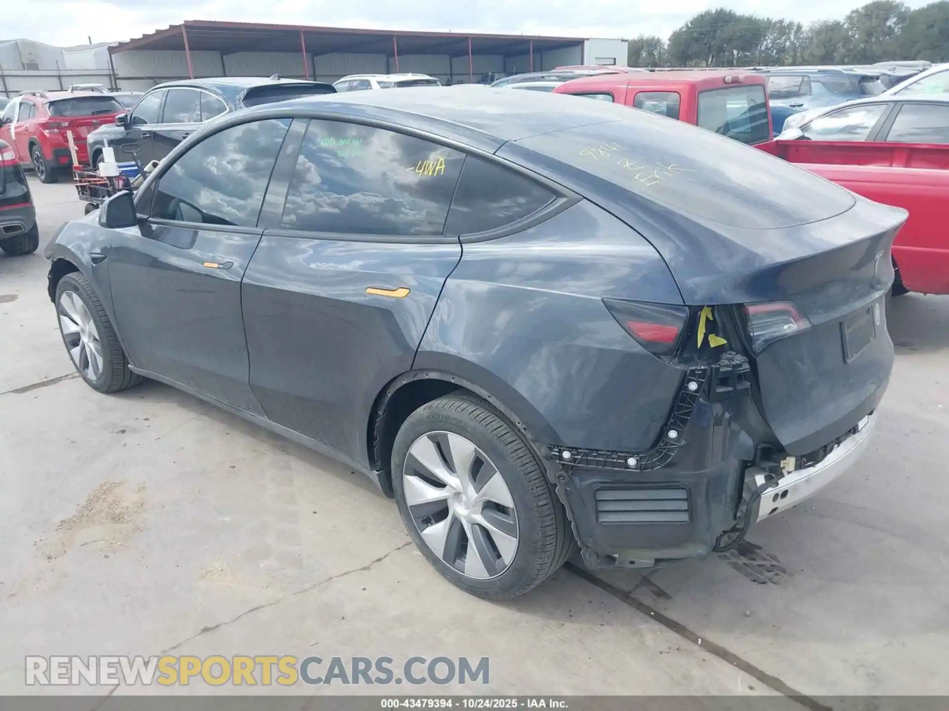3 Photograph of a damaged car 7SAYGDEE5RA227483 TESLA MODEL Y 2024