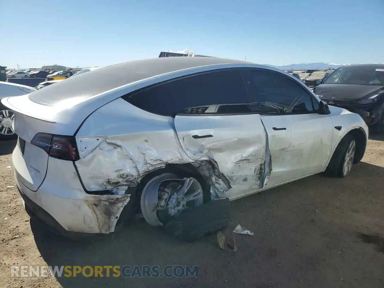 3 Photograph of a damaged car 7SAYGDEE5RA260242 TESLA MODEL Y 2024