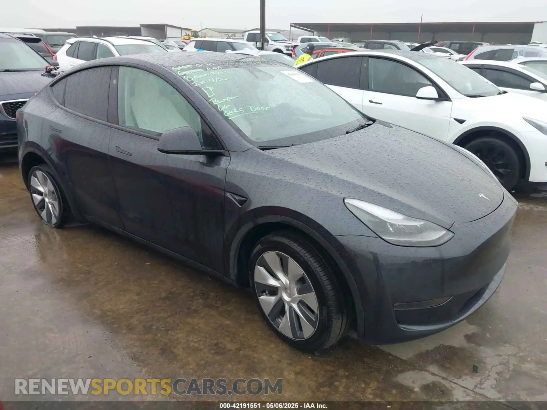 1 Photograph of a damaged car 7SAYGDEE5RA260614 TESLA MODEL Y 2024