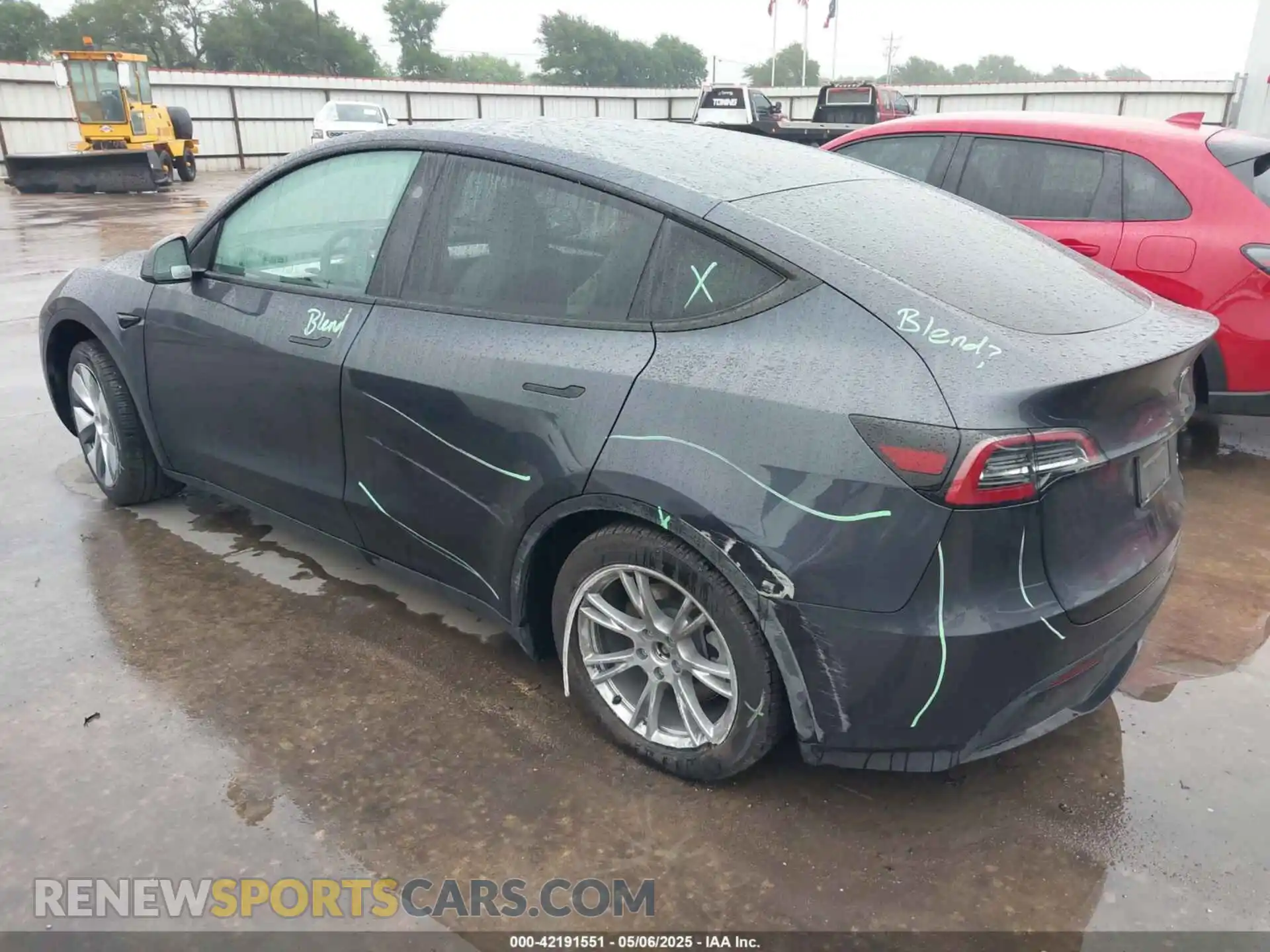3 Photograph of a damaged car 7SAYGDEE5RA260614 TESLA MODEL Y 2024