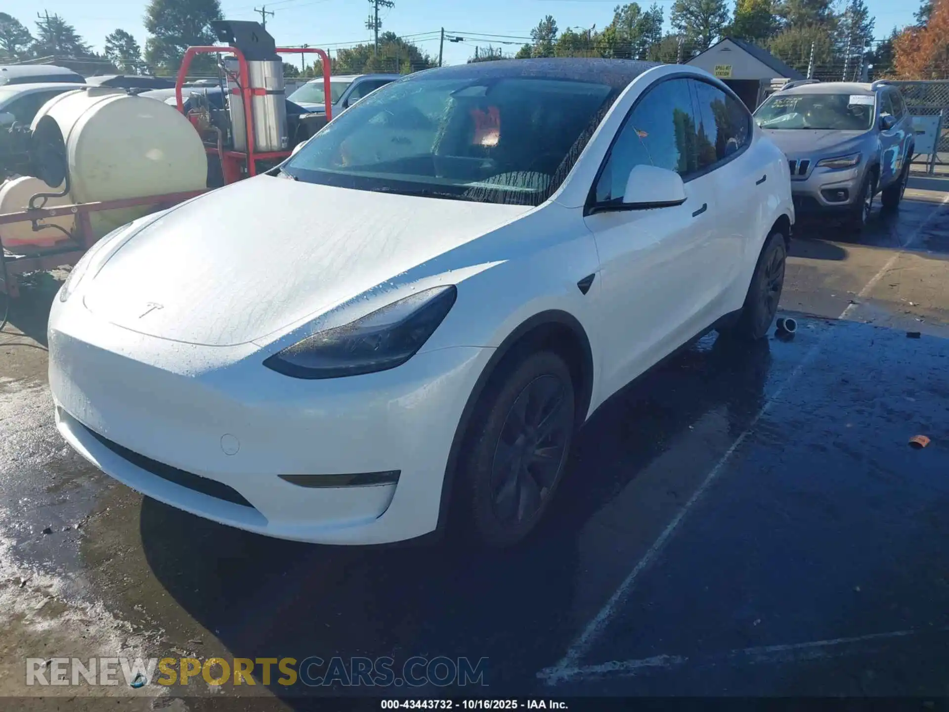 2 Photograph of a damaged car 7SAYGDEE5RA305213 TESLA MODEL Y 2024