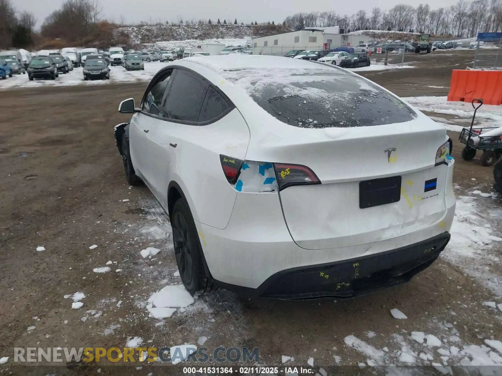 3 Photograph of a damaged car 7SAYGDEE5RA326577 TESLA MODEL Y 2024