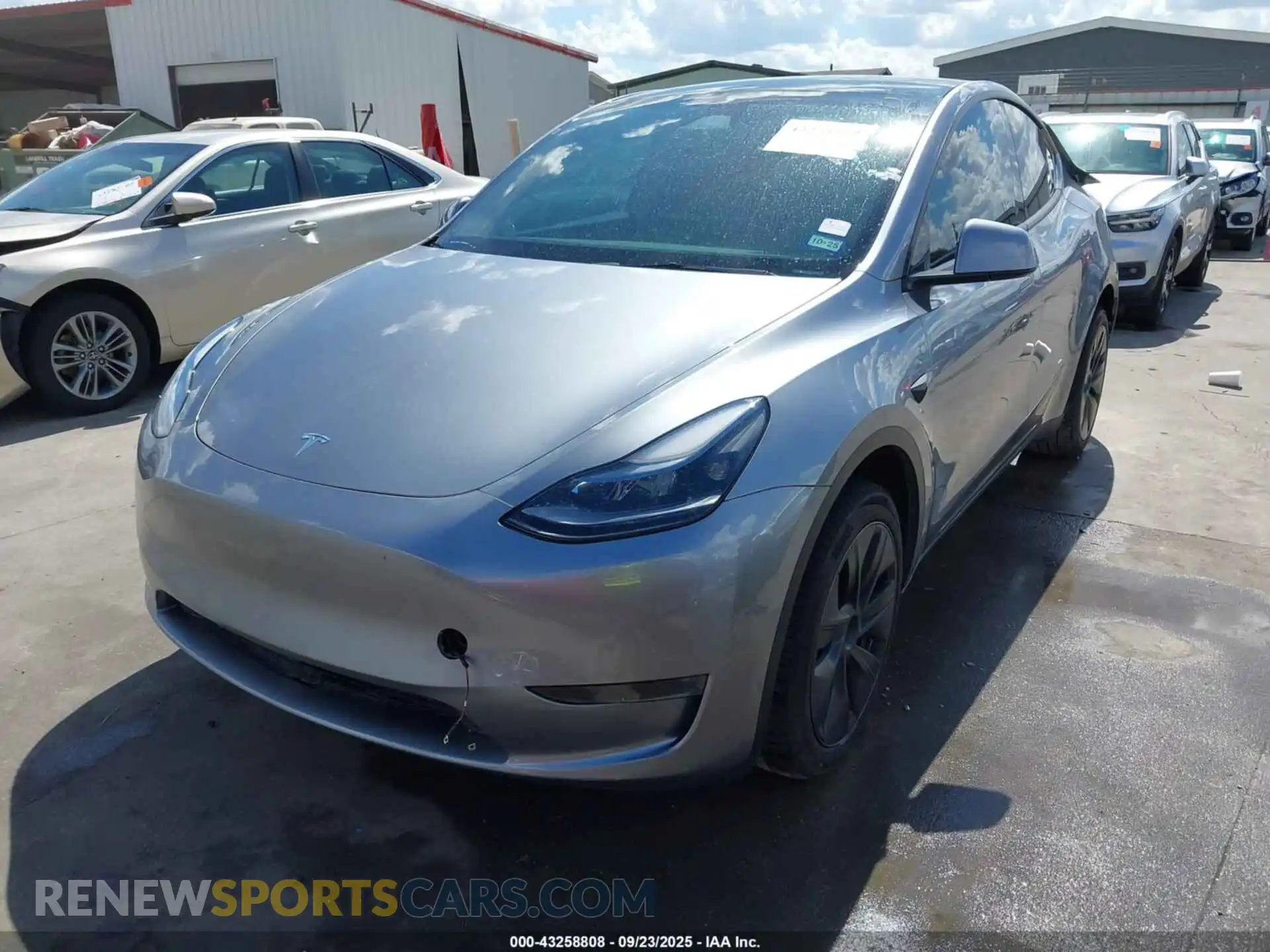 2 Photograph of a damaged car 7SAYGDEE5RA333769 TESLA MODEL Y 2024
