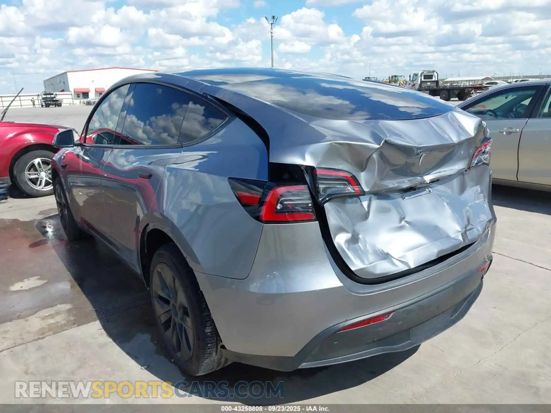 3 Photograph of a damaged car 7SAYGDEE5RA333769 TESLA MODEL Y 2024