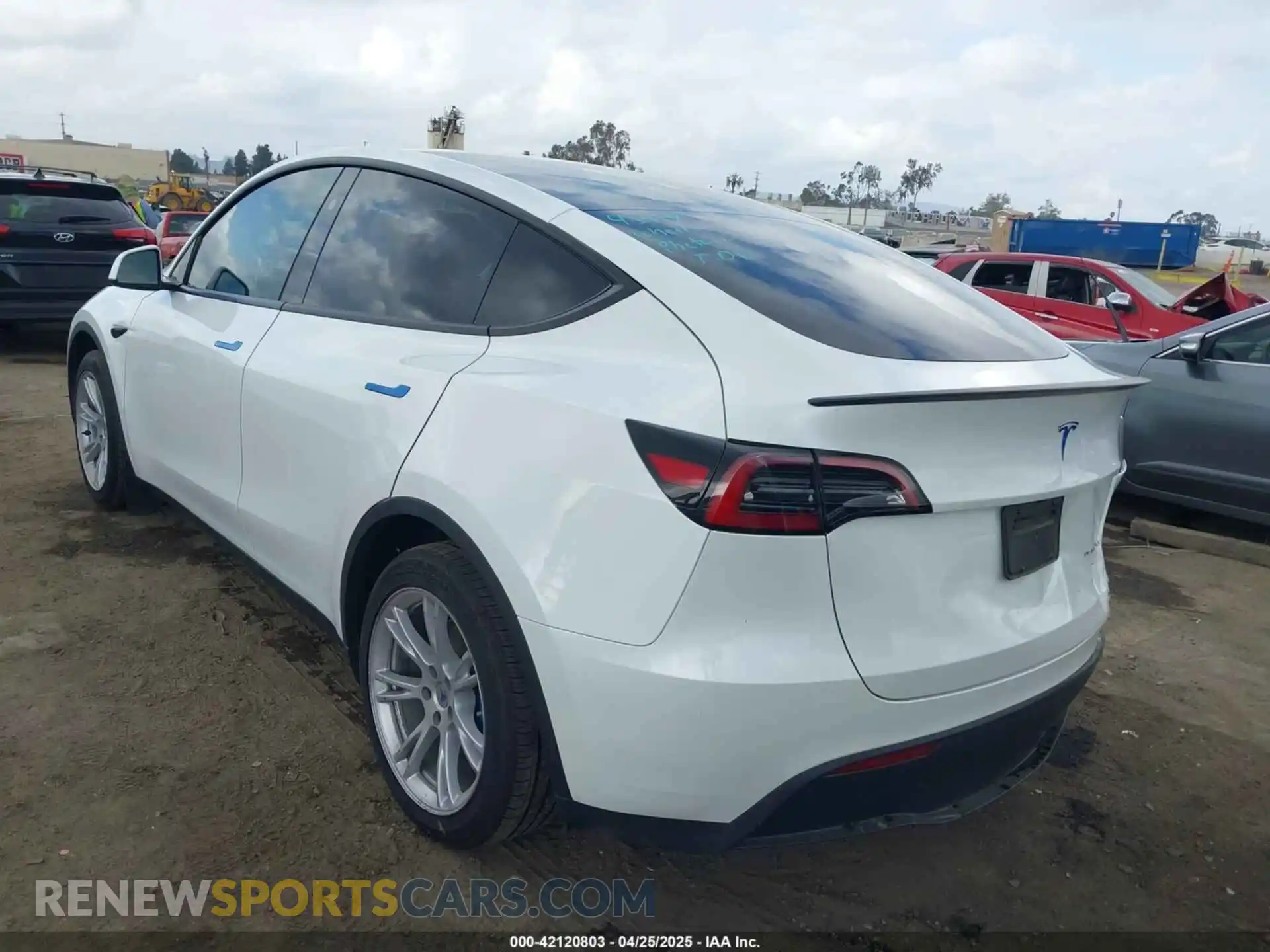 3 Photograph of a damaged car 7SAYGDEE5RF036018 TESLA MODEL Y 2024