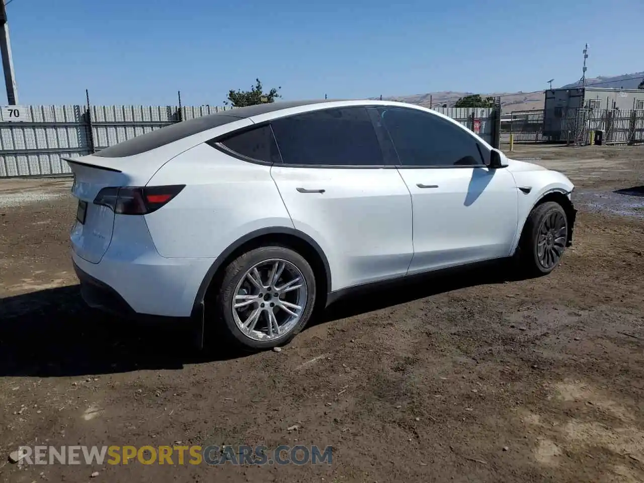 3 Photograph of a damaged car 7SAYGDEE5RF090807 TESLA MODEL Y 2024