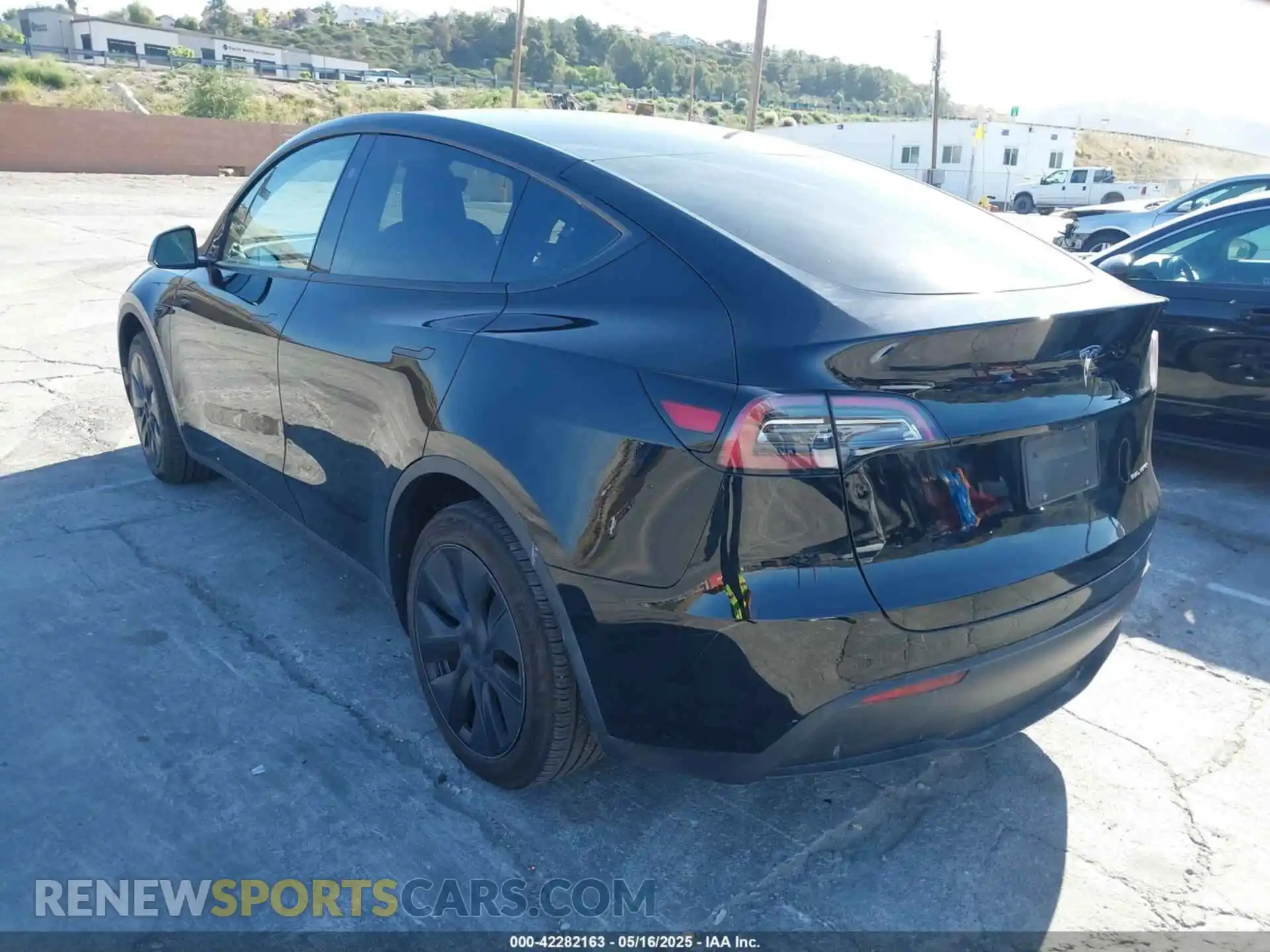 3 Photograph of a damaged car 7SAYGDEE5RF115074 TESLA MODEL Y 2024
