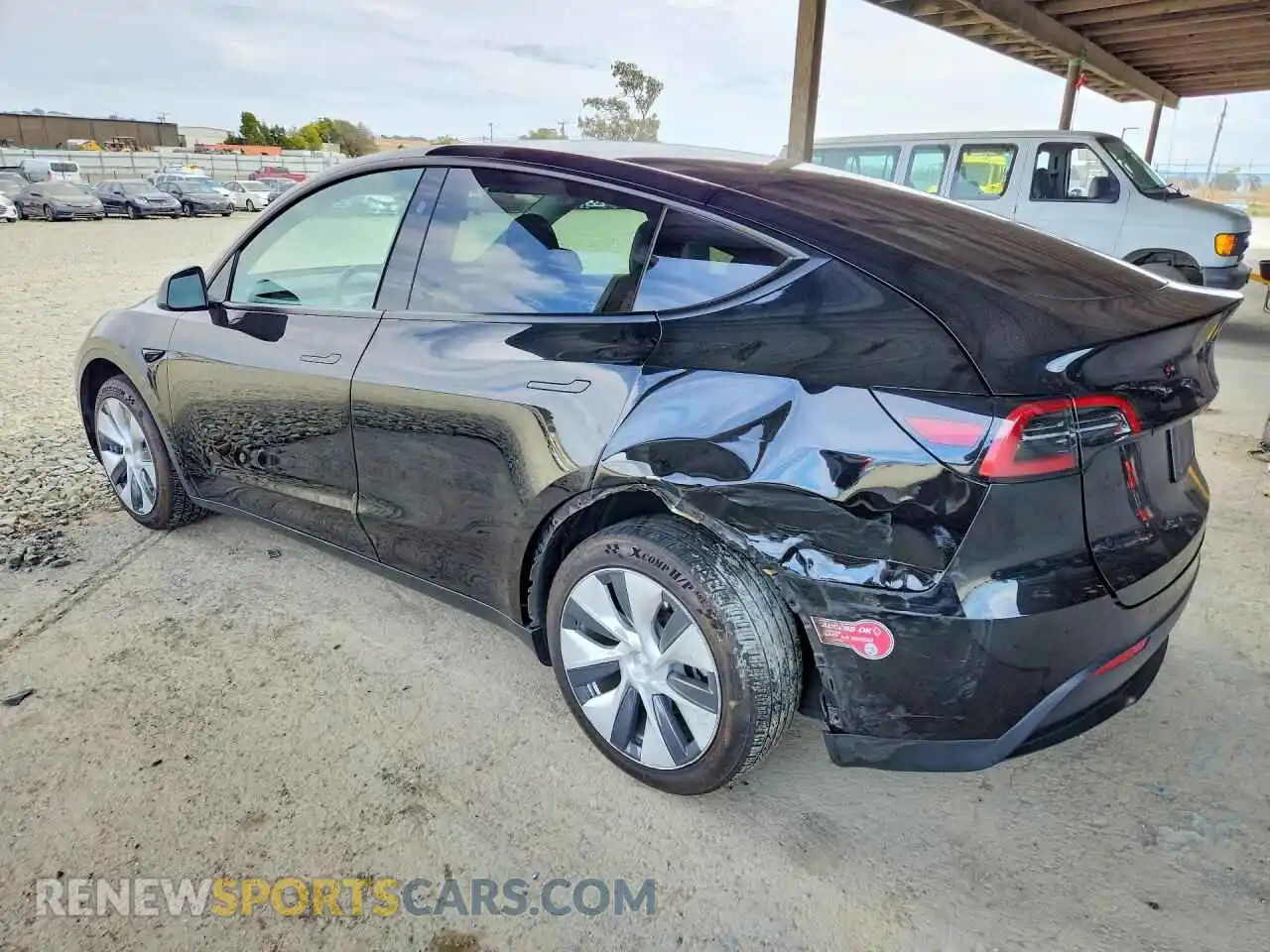2 fotografías del automóvil dañado 7SAYGDEE5RF983494 TESLA MODEL Y 2024