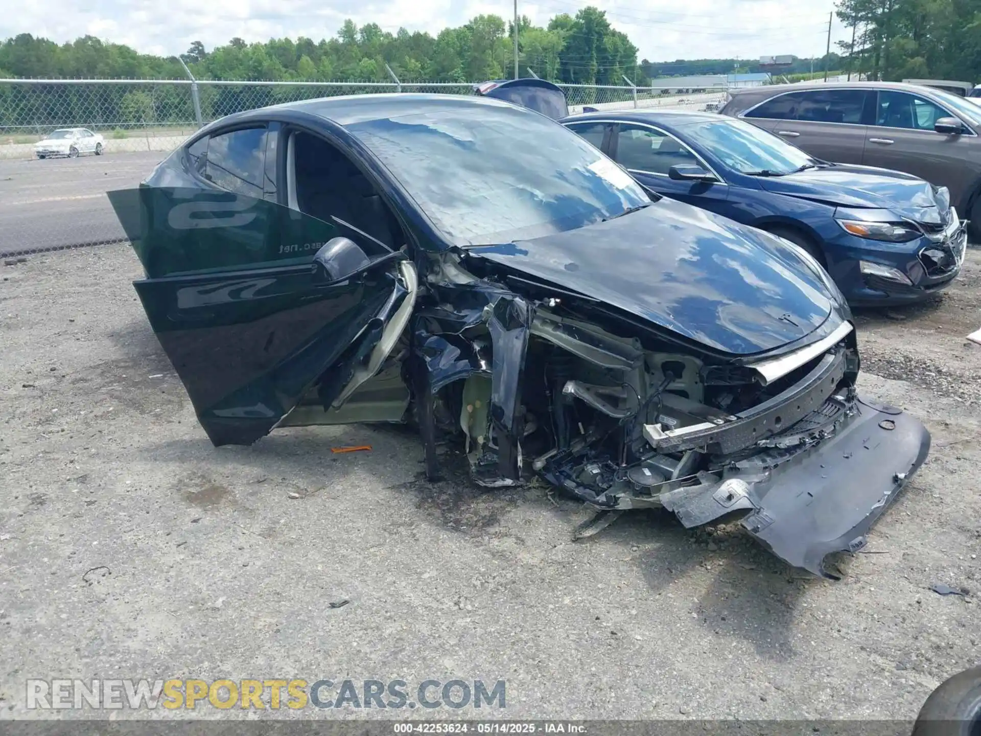 1 Photograph of a damaged car 7SAYGDEE6RA218338 TESLA MODEL Y 2024