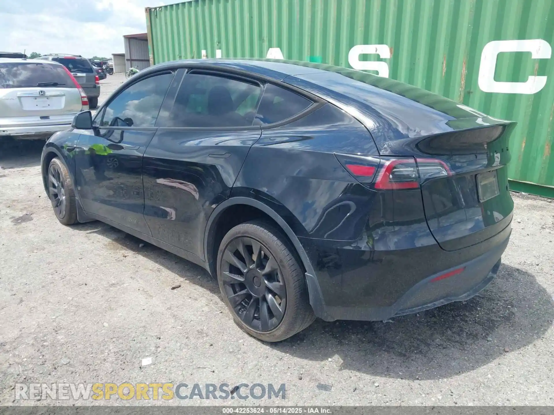 3 Photograph of a damaged car 7SAYGDEE6RA218338 TESLA MODEL Y 2024