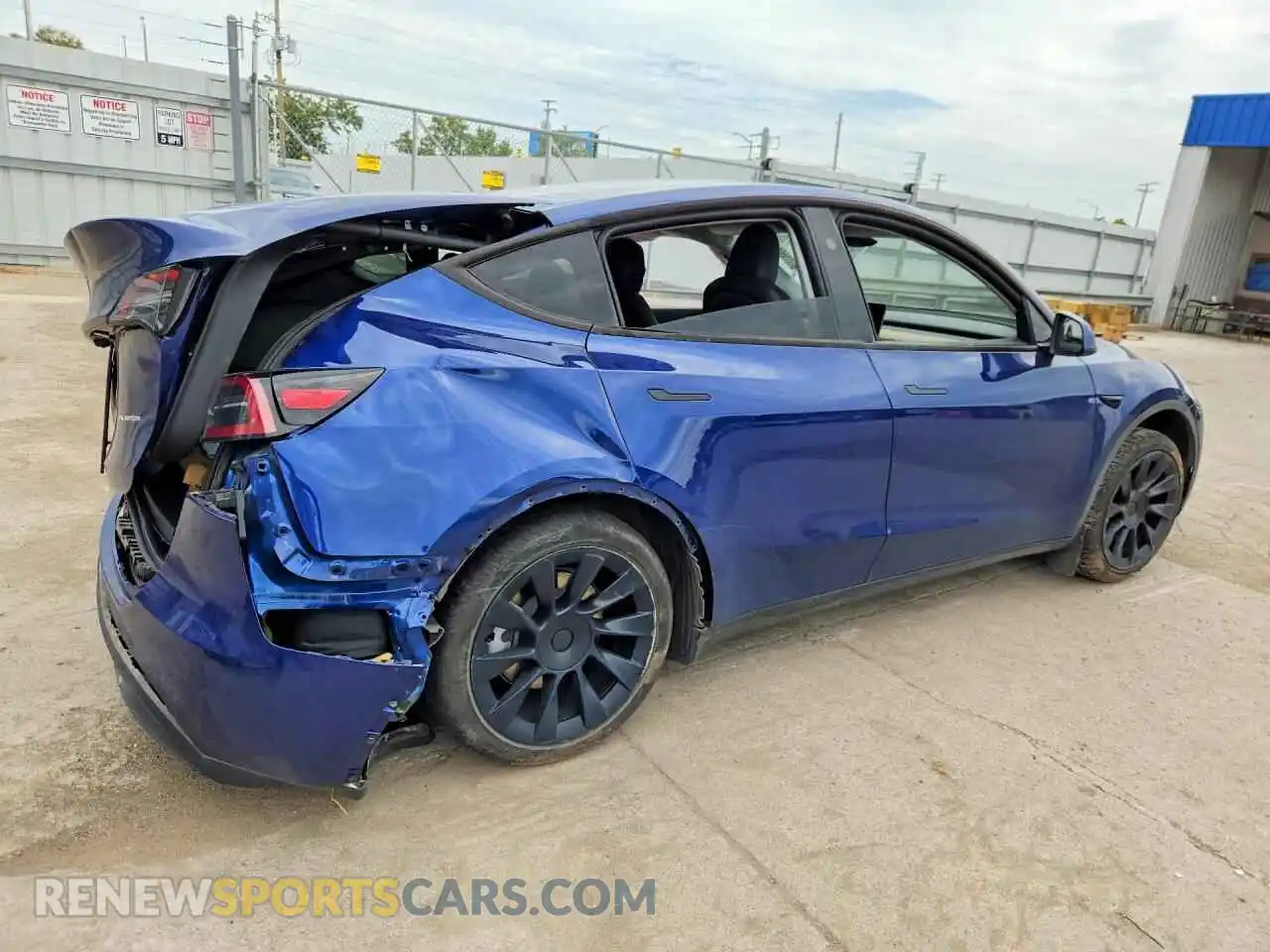 3 Photograph of a damaged car 7SAYGDEE6RA281827 TESLA MODEL Y 2024