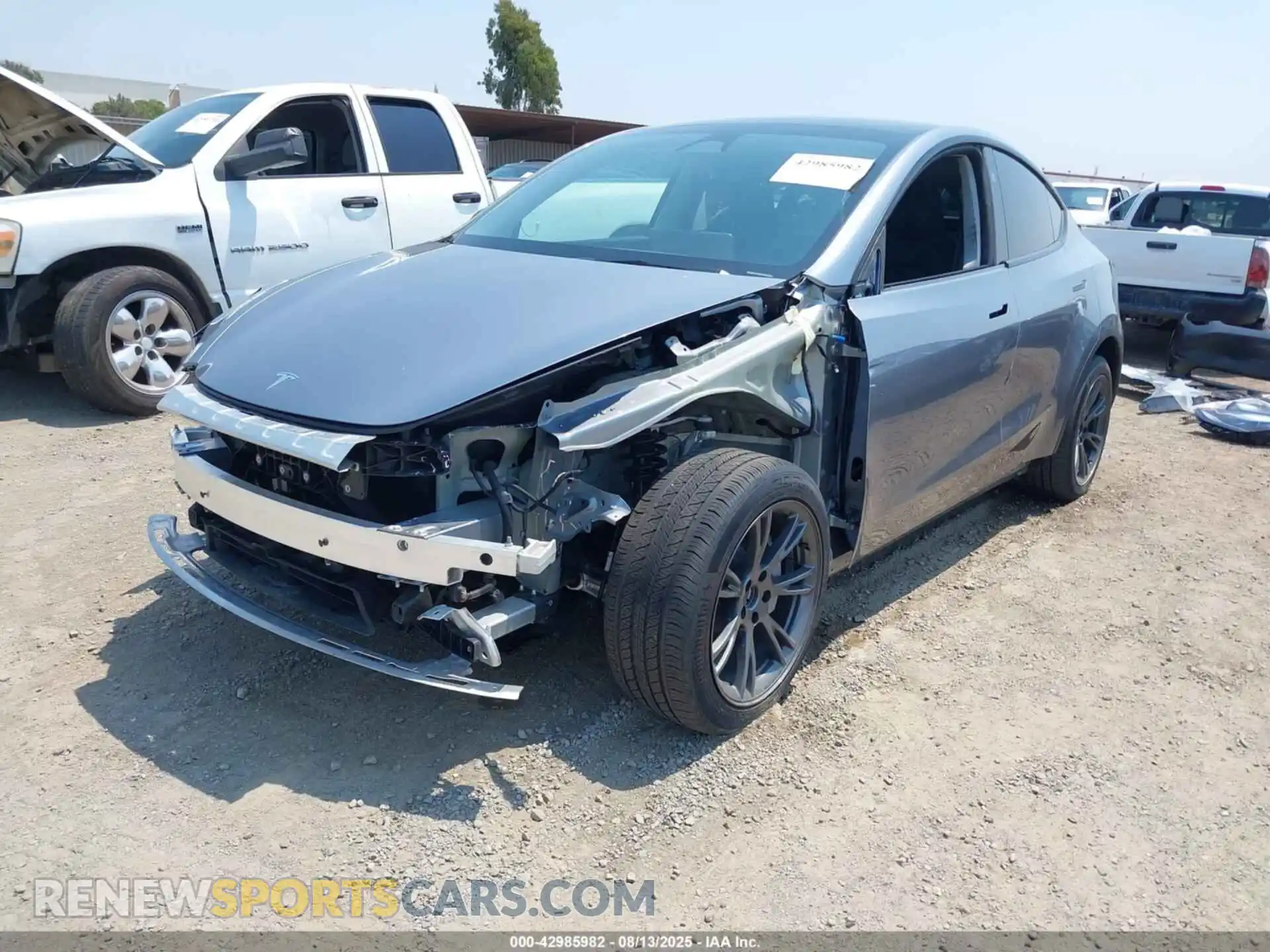 2 Photograph of a damaged car 7SAYGDEE6RA300764 TESLA MODEL Y 2024